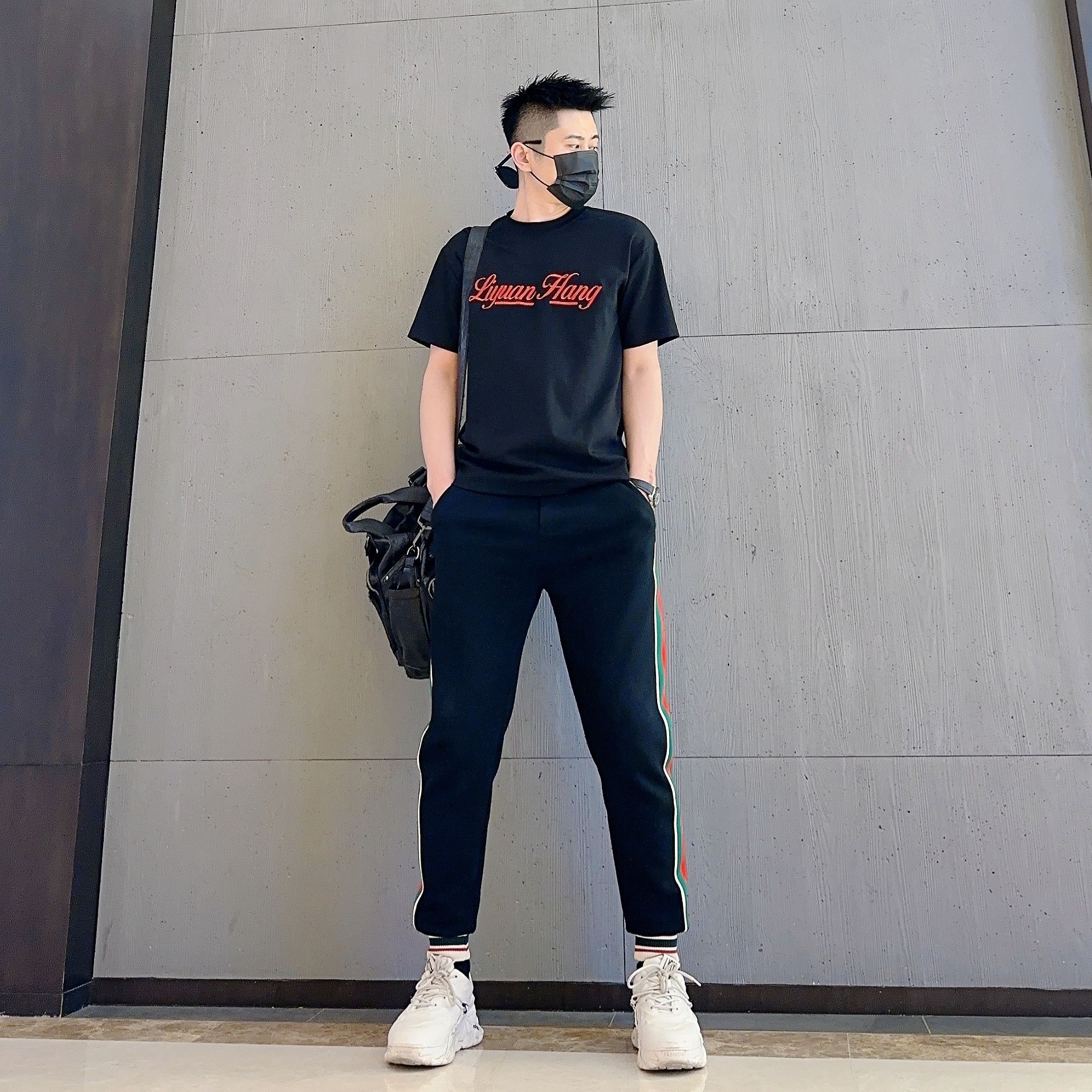 【航航出品】秋冬季节轻奢简约百搭休闲个性刺绣圆领修身款男士半袖