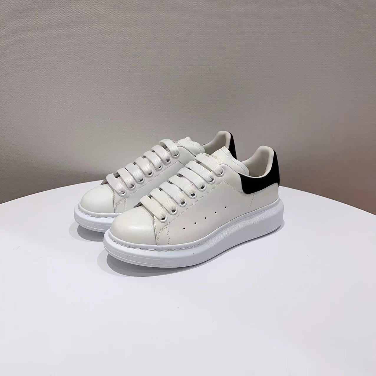 全新未使用  蔚蓝/MCQUEEN 麦昆/黑尾  小白鞋 板鞋/福利价