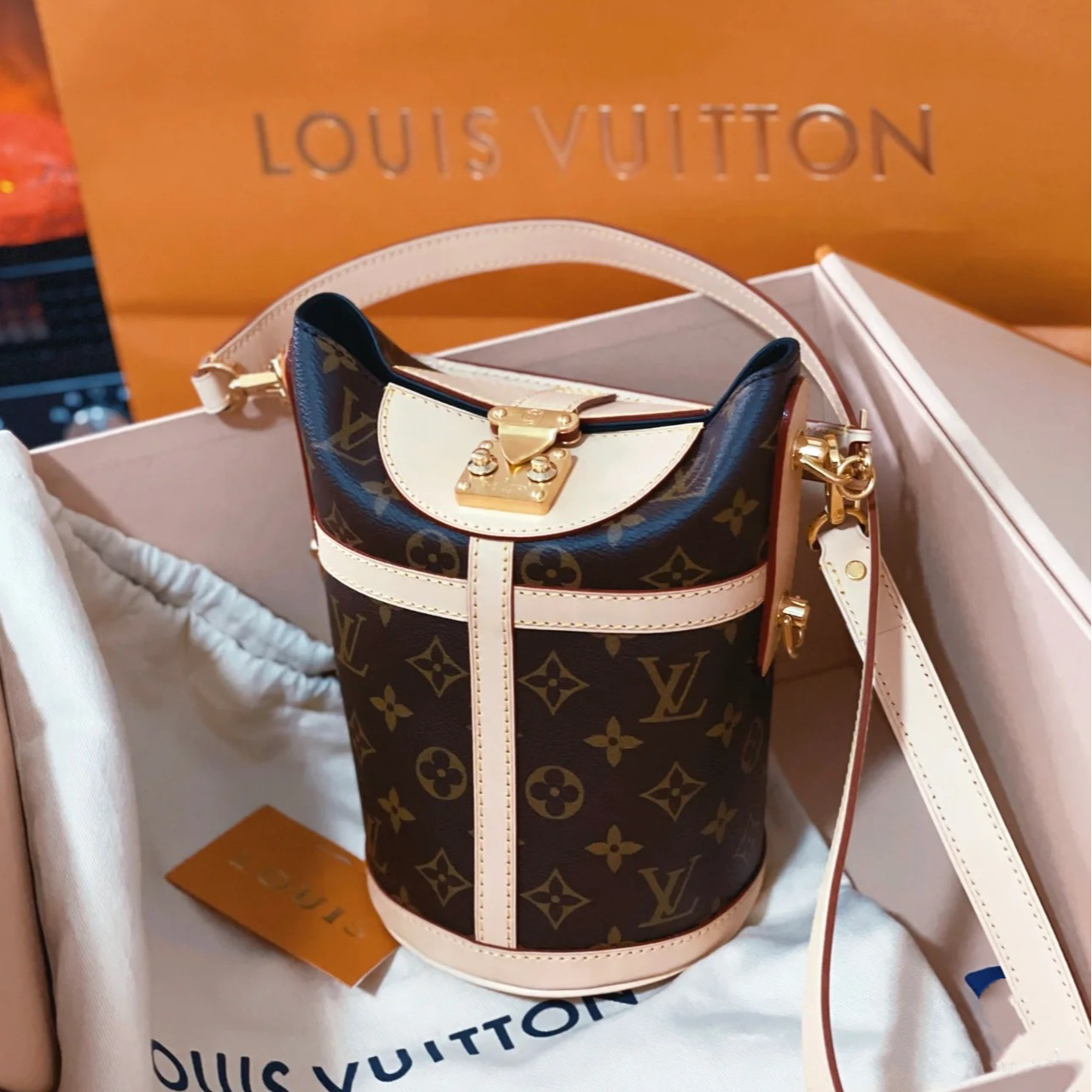 99新 LouisVuitton/路易威登 蔚蓝/经典老花 大薯条 斜挎包
