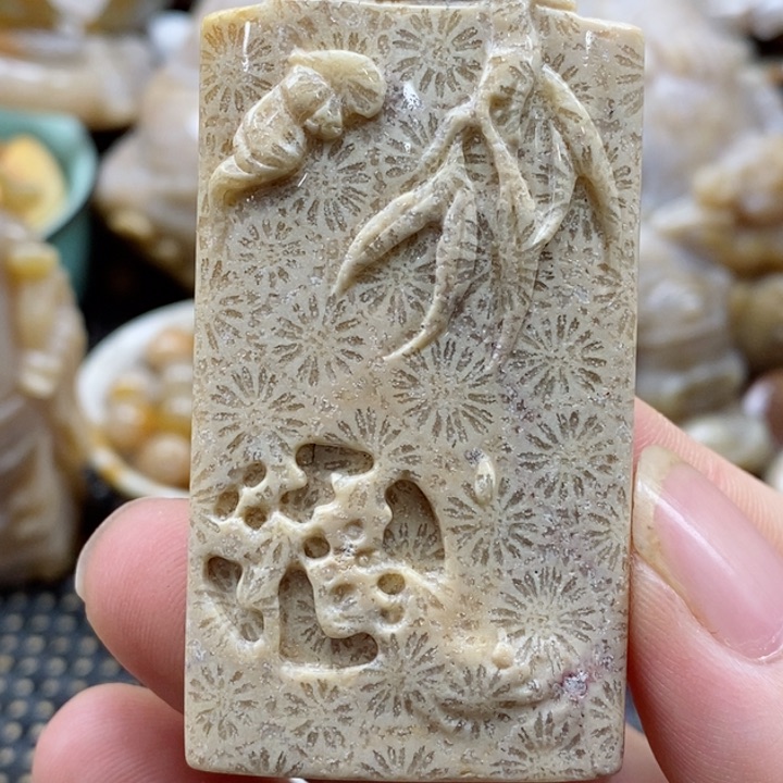 硅化珊瑚（珊瑚玉）颈饰未镶嵌