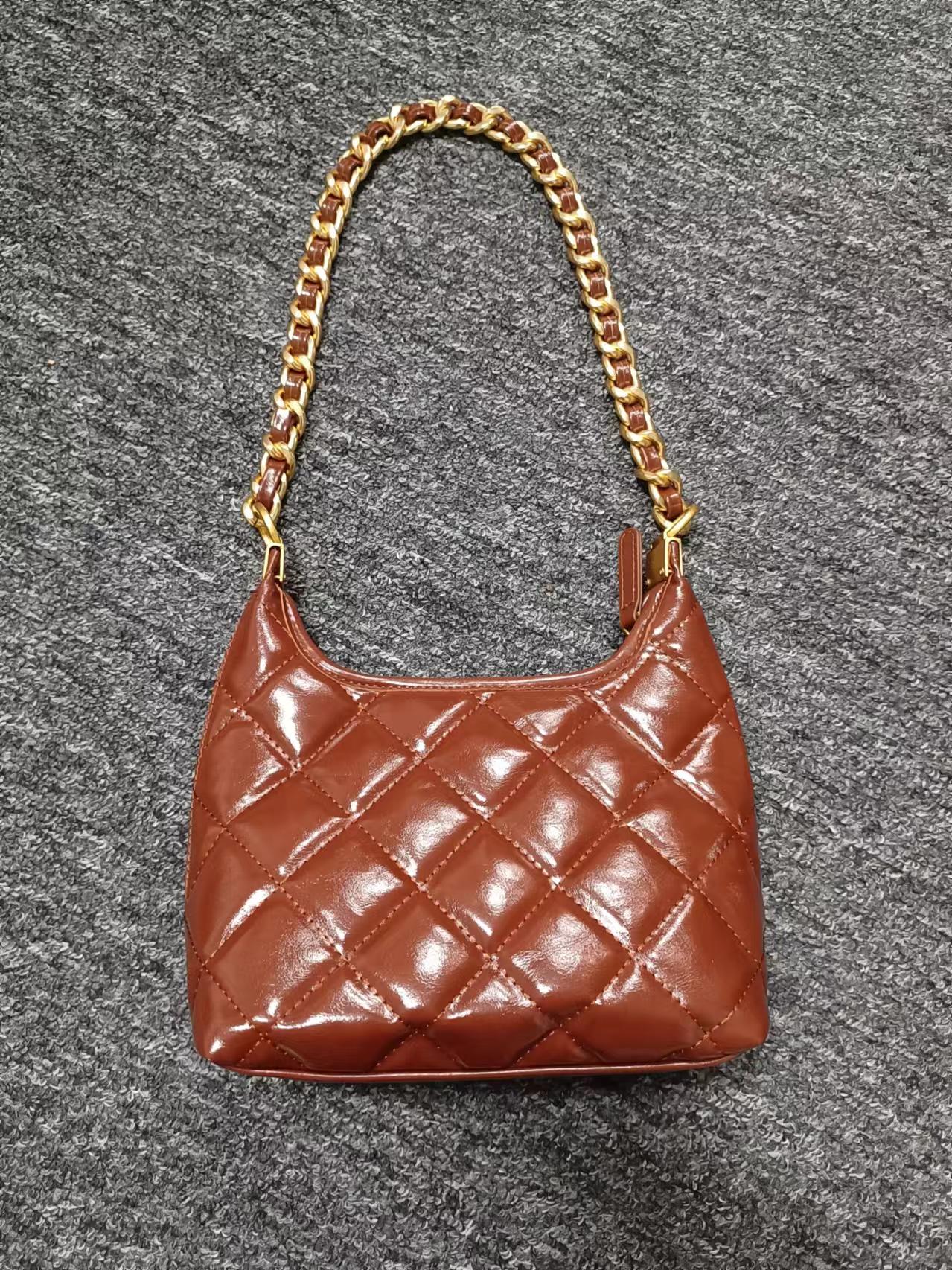 LQ-WITH-QUEEN真皮女包亮面大菱格腋下棕色h