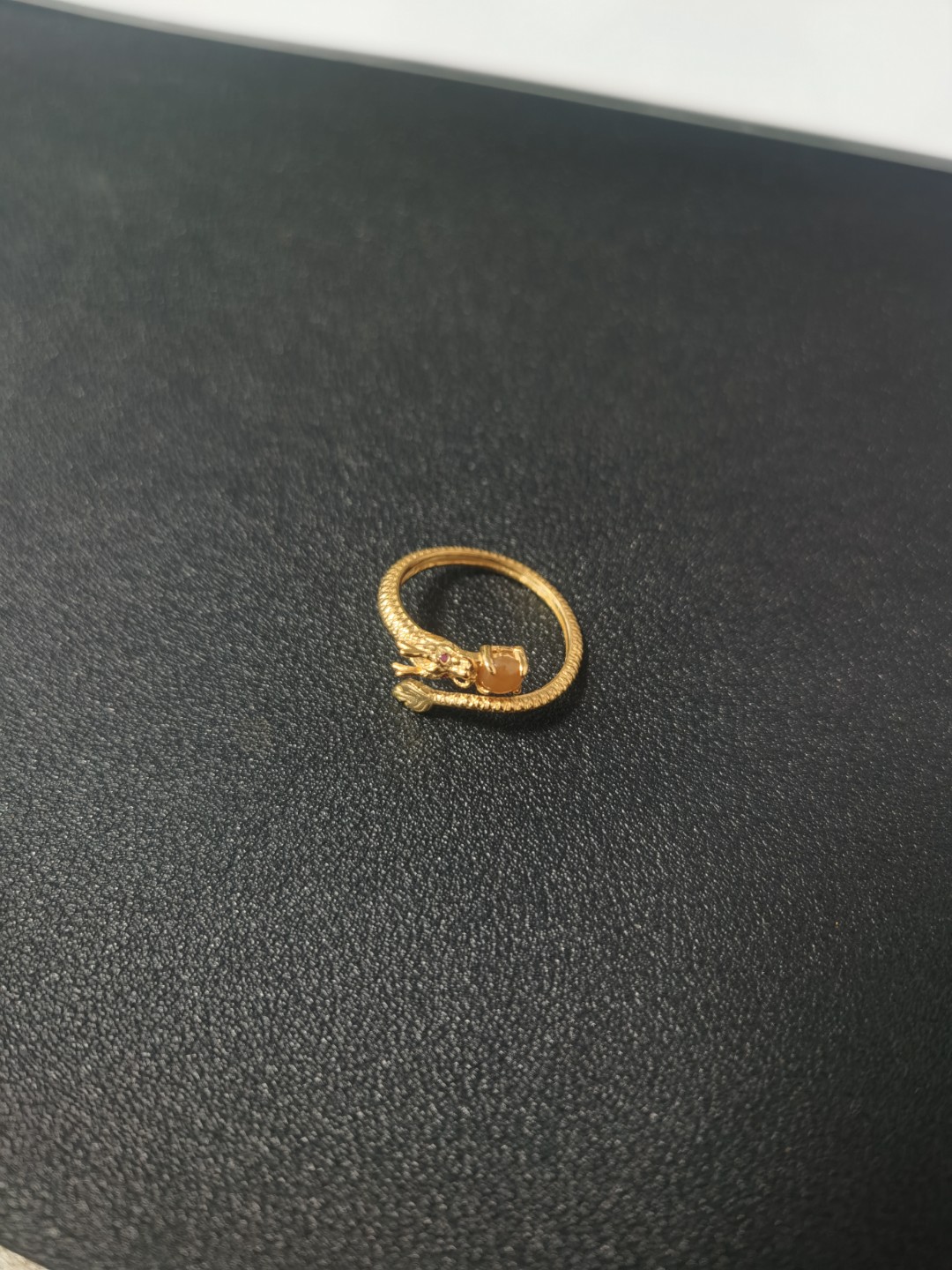 气质轻奢女士简约精致指环镶嵌银戒气质轻奢女士简约精致指环镶嵌