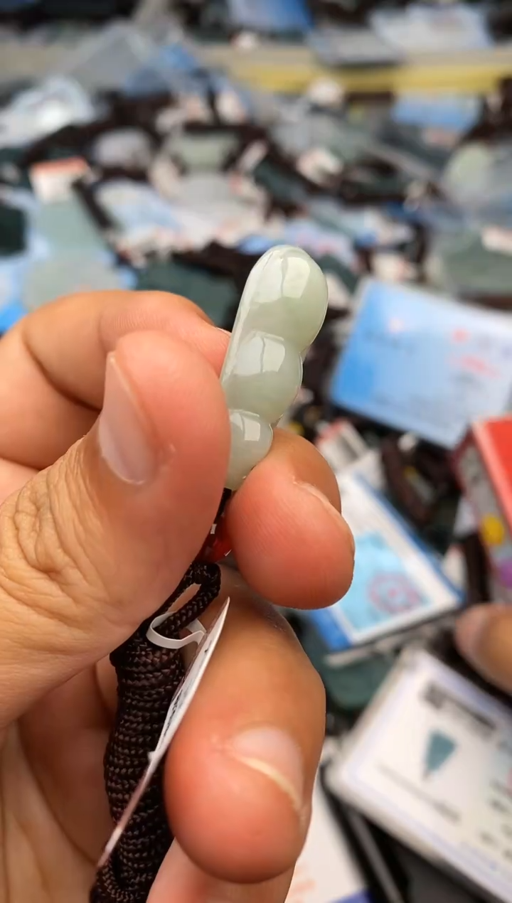 【闪购商品】翡翠颈饰未镶嵌多人