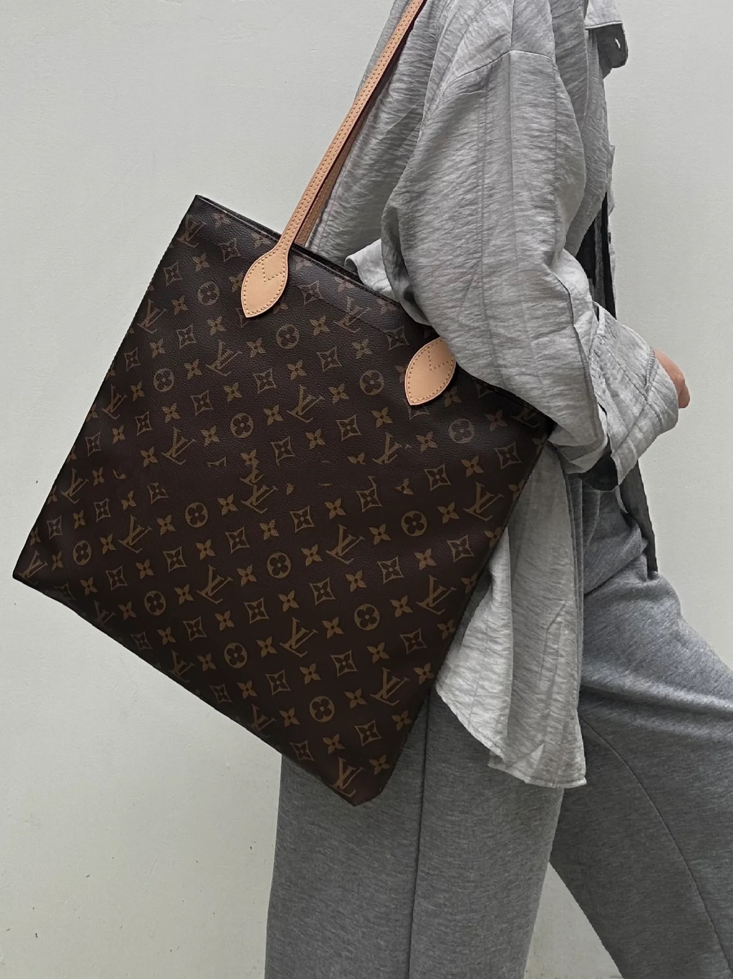 95新 LouisVuitton/路易威登 经典老花Carry it琴谱单肩包