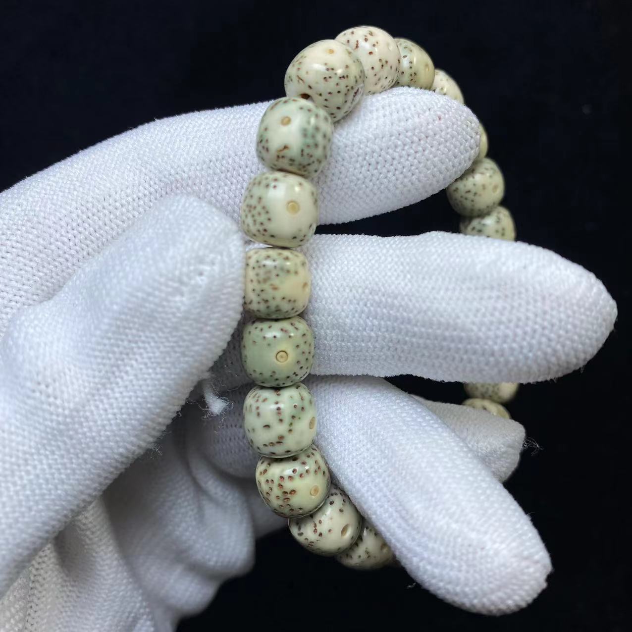 【大昜文玩】精品海南原生态石玉料星月菩提绿幽灵帝王绿极致大留白