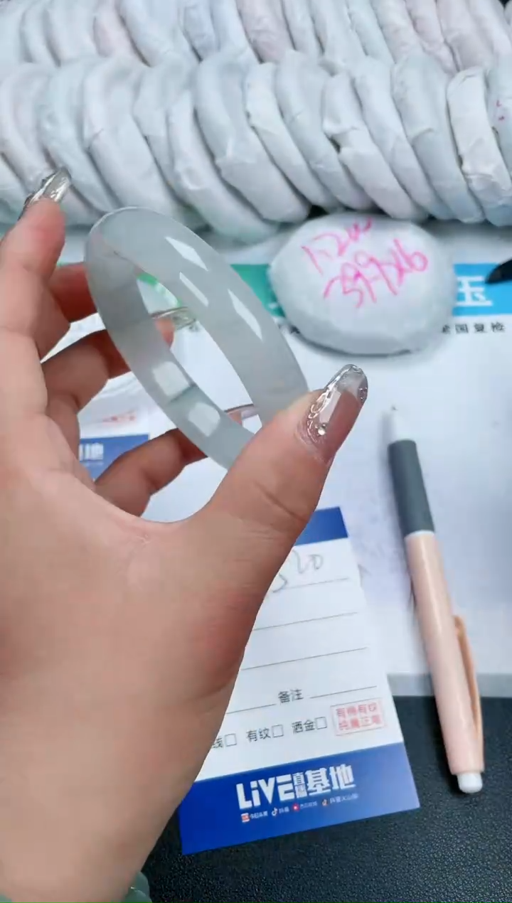 【闪购商品】石英质玉手镯未镶嵌A520-60.7