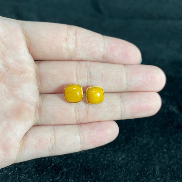 【小帅珠宝】蜜蜡老蜡方包耳钉8*8mm A69