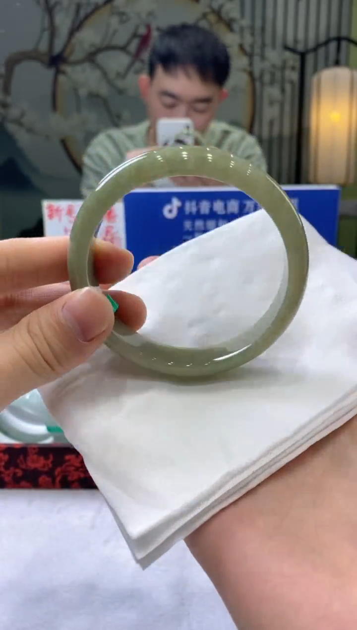 【闪购商品】翡翠手镯未镶嵌09769