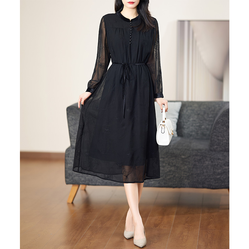 迪欧芙黑色轻奢连衣裙2025春季新款时尚显瘦长袖裙子女#QLQ87103