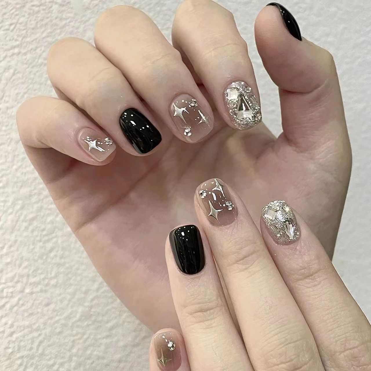 纯手工光疗穿戴甲暗黑色闪钻美甲贴片成品发爆款甜美显白秋冬新款