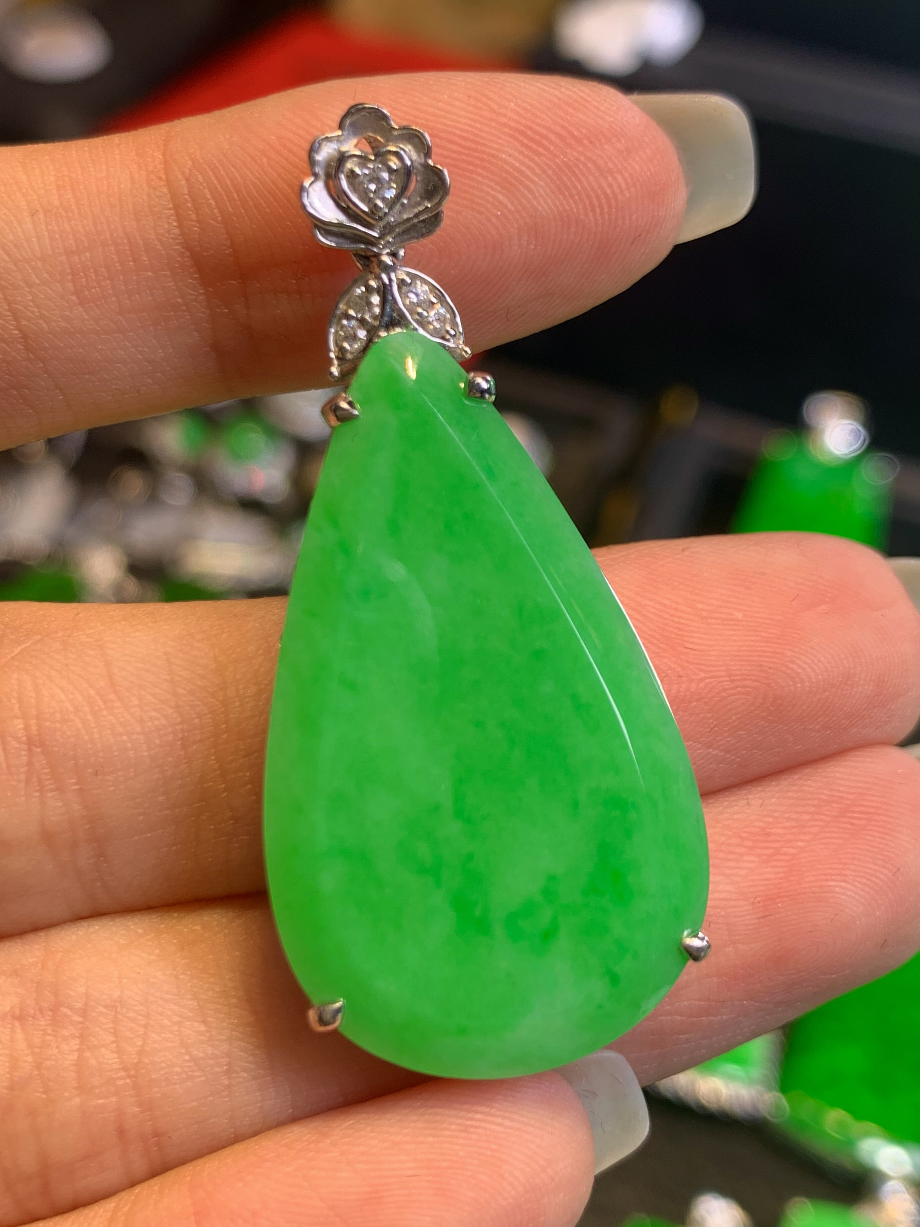 天然翡翠水滴吊坠