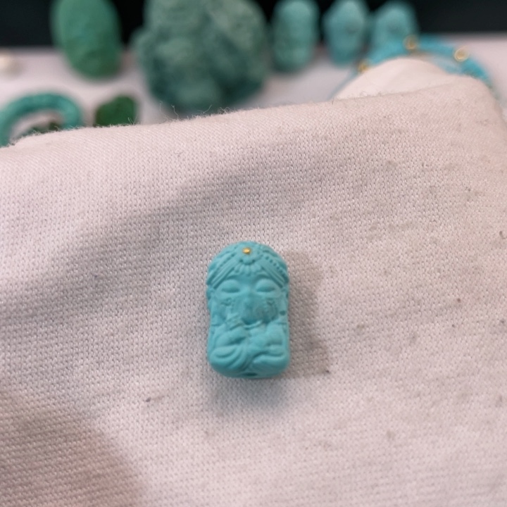 绿松石颈饰未镶嵌