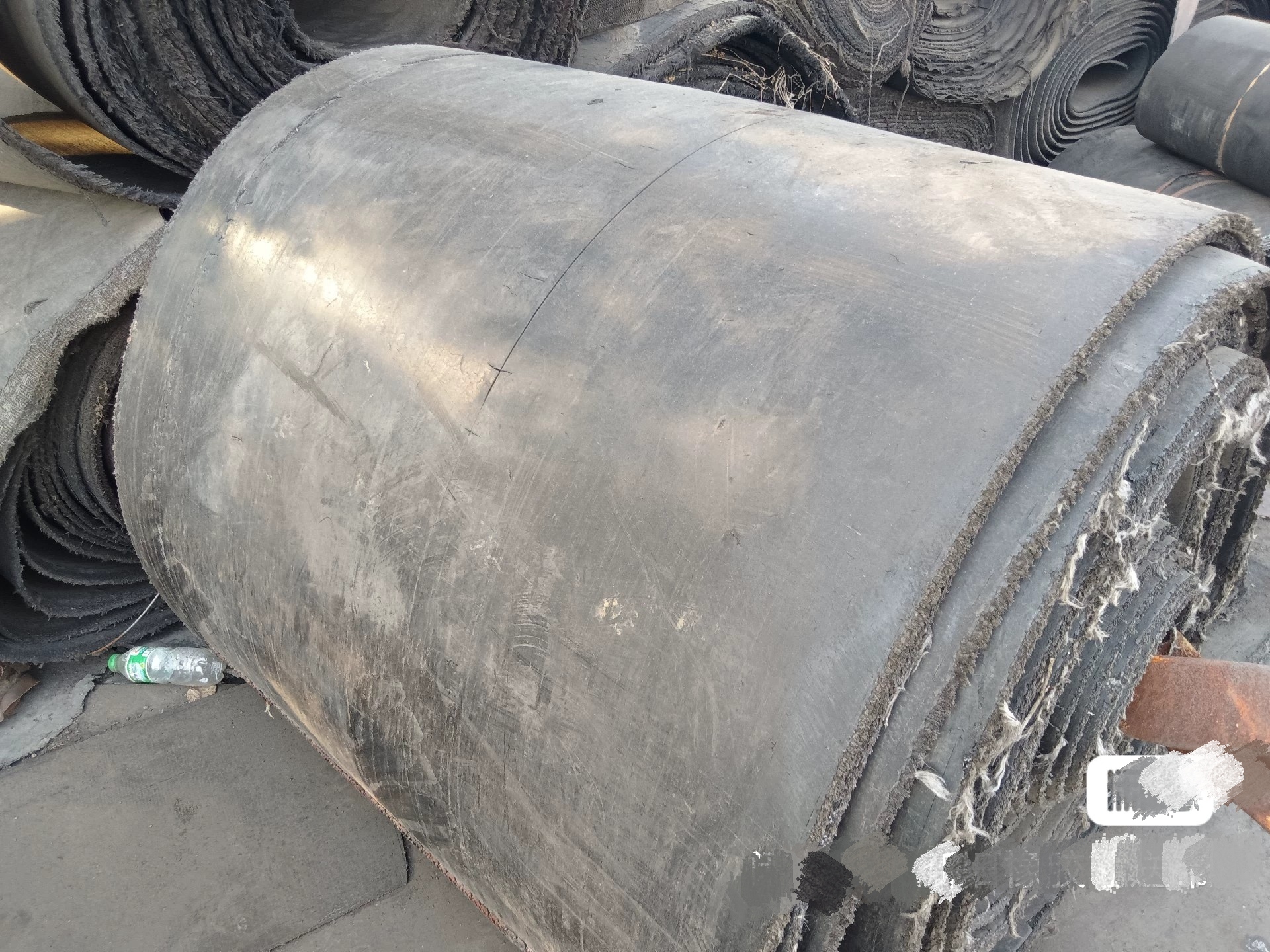 旧铺地面专用橡胶输送带阻燃带不怕大车轧铲车铲修车停车场土地面