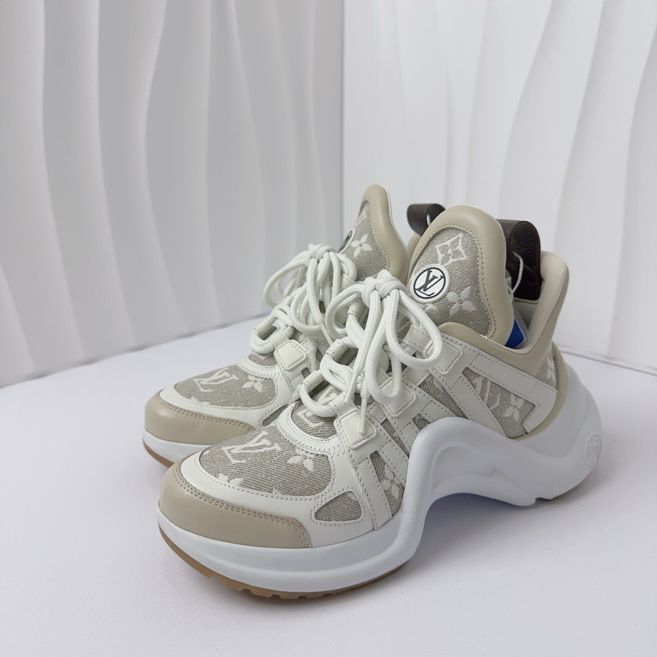 95新 LouisVuitton/路易威登 35码/奶茶色满印拱桥老爹鞋