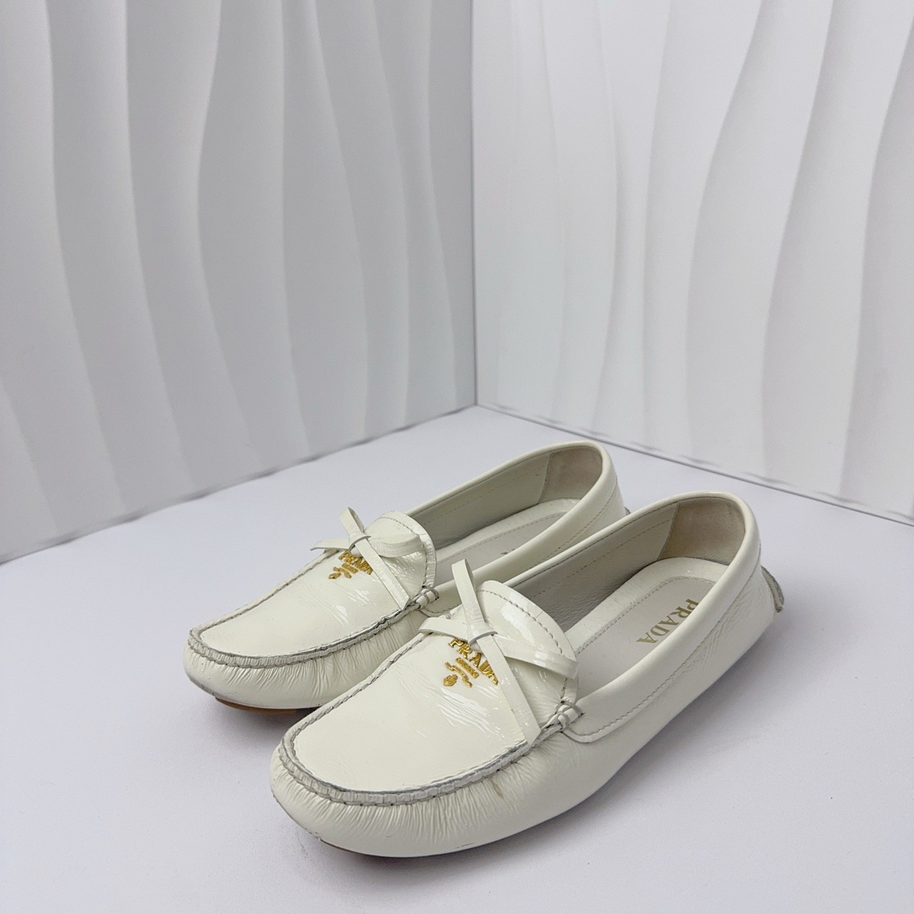 95新 Prada/普拉达 38码/奶白色金标一脚蹬