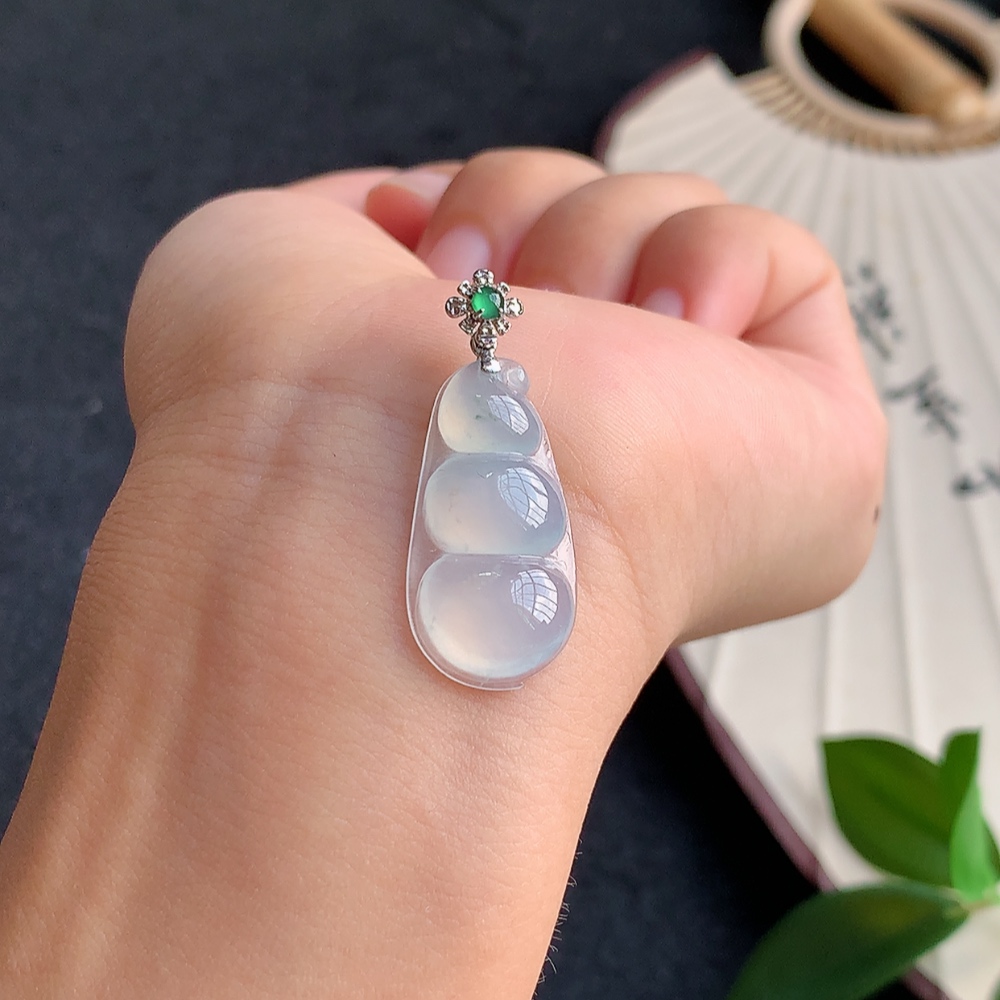 炯炯翡翠 18k金镶冰飘花福豆气质吊坠 缅甸天然A货翡翠