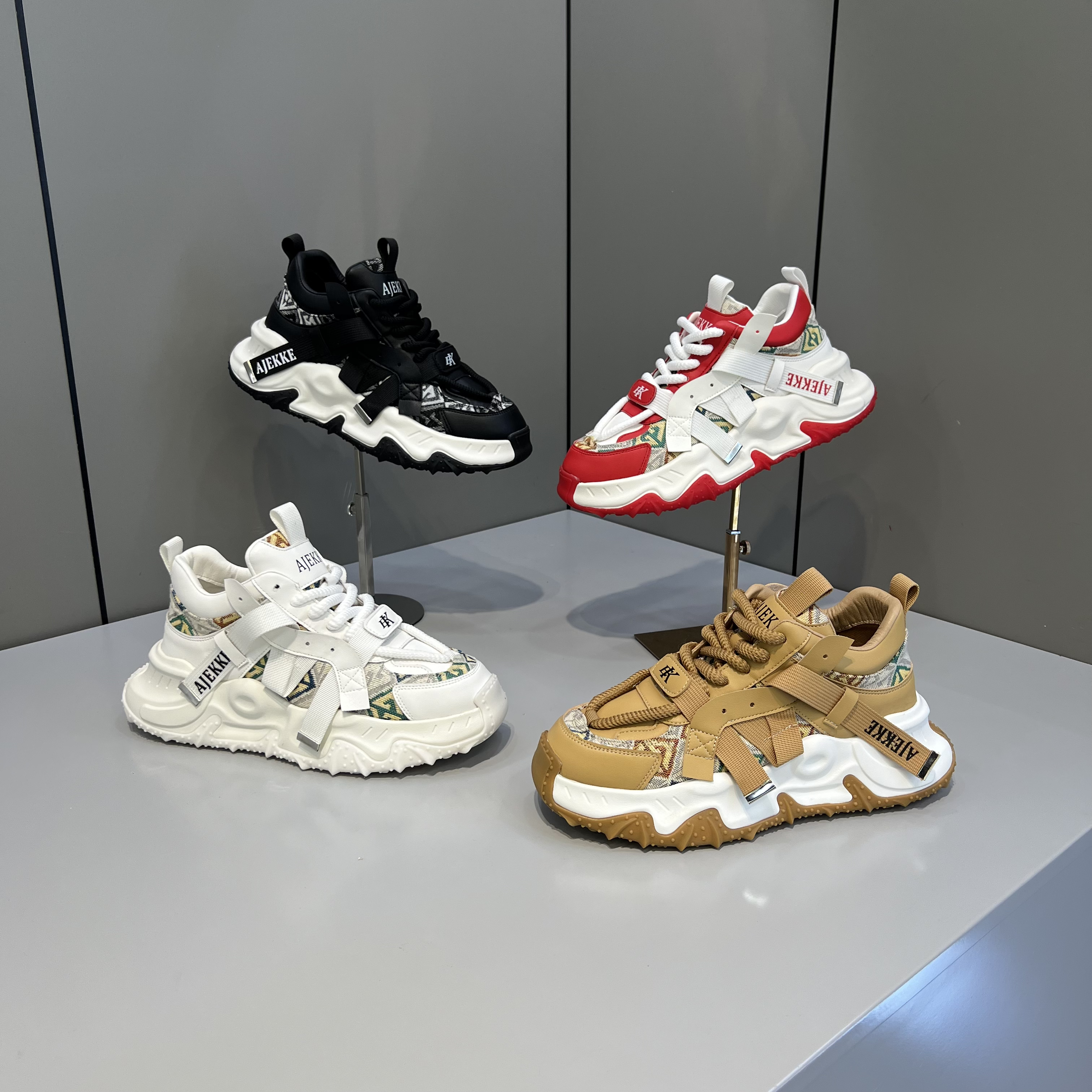 2024春季男士新款韩版轻奢厚底运动鞋时尚休闲百搭网红潮男老爹鞋