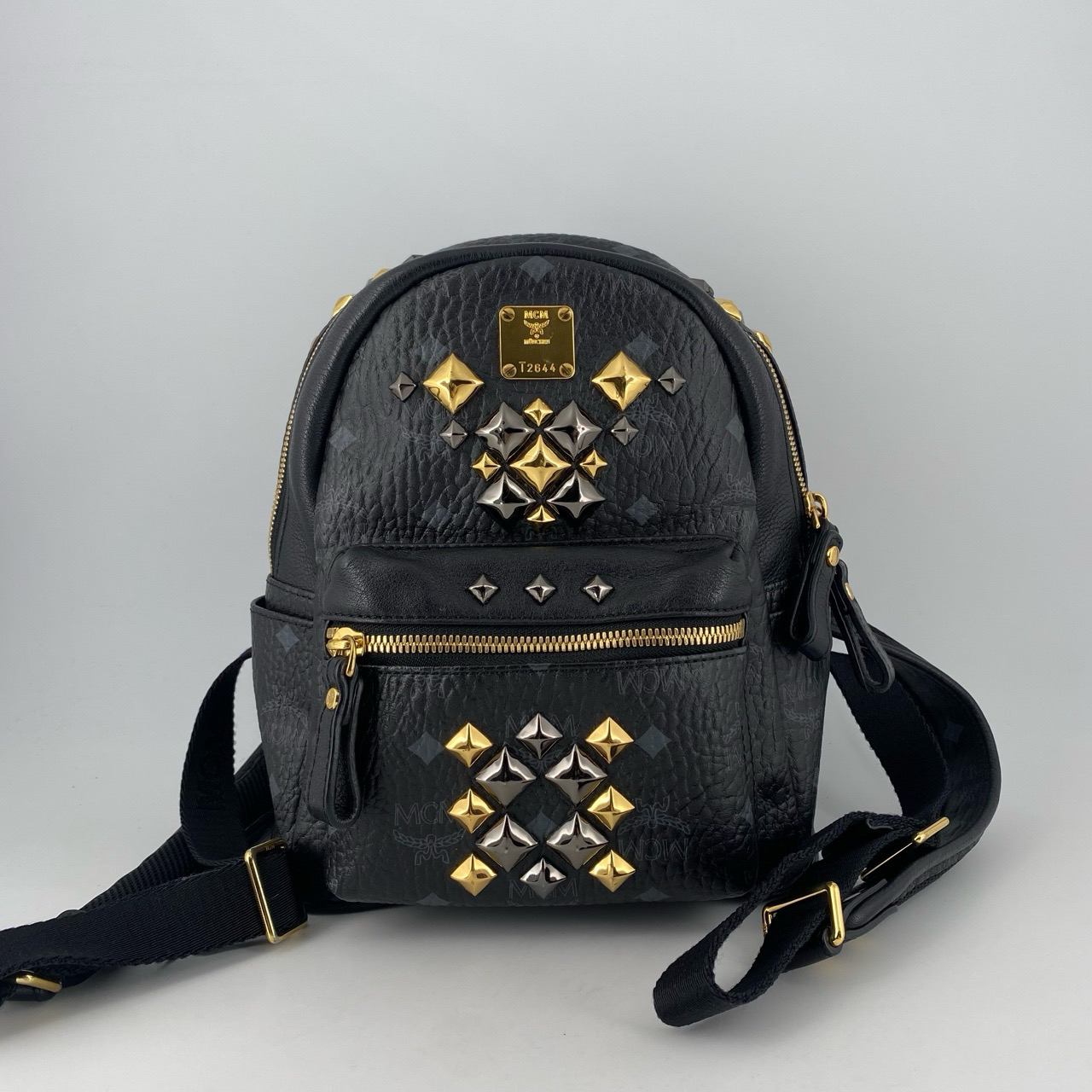 95新 MCM MCM 双肩包 黑色 铆钉款/JW0870