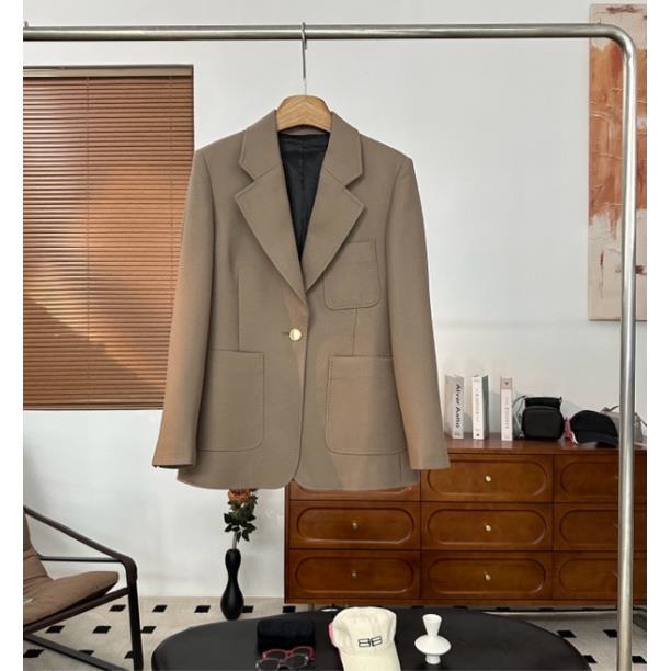 TIANIA INGLIS 高级极简风秋冬三贴袋正肩百搭女款西装外套 6068