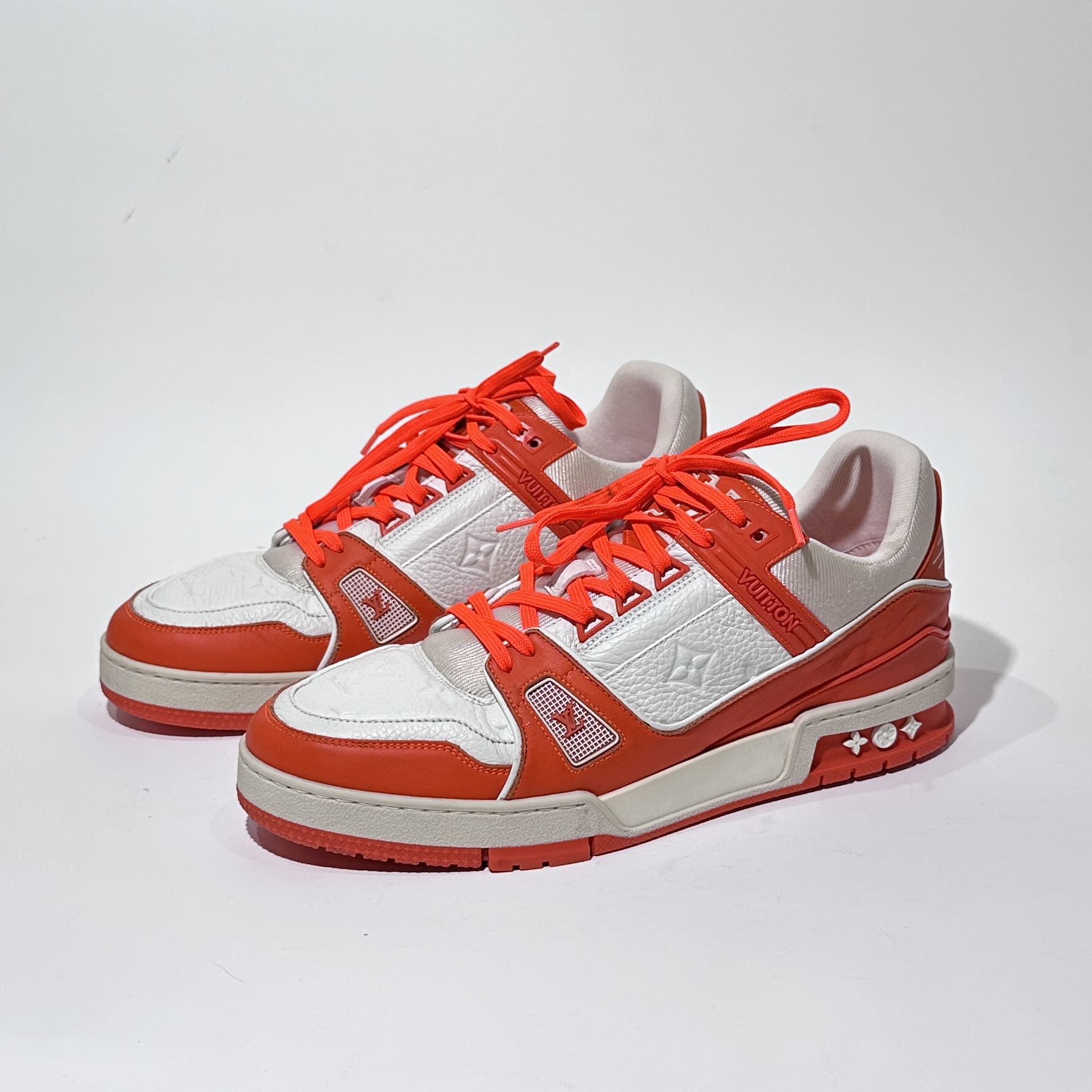 95新 LouisVuitton/路易威登 42码 Trainer 白橙时尚板鞋/WX0611
