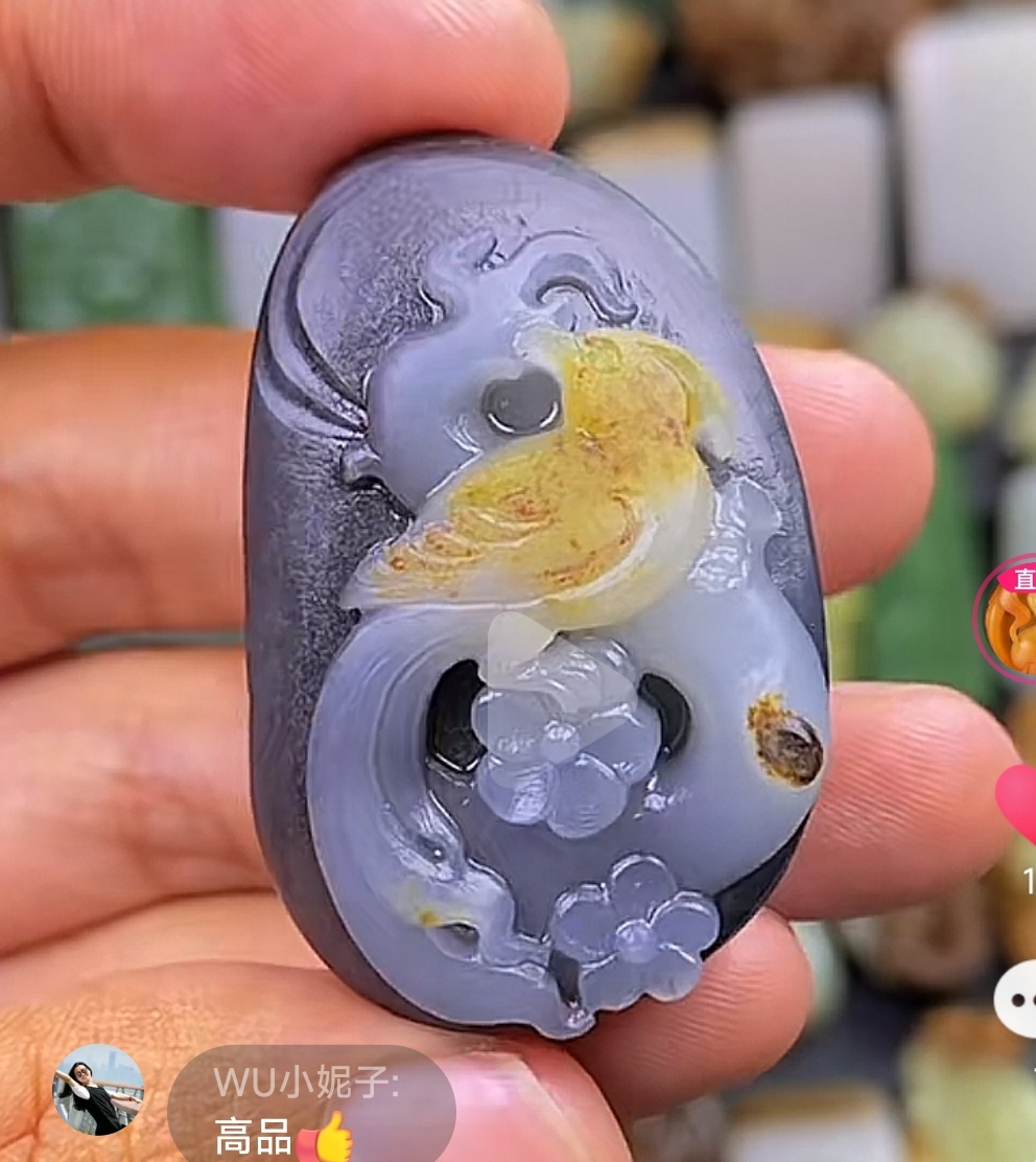 新疆和田玉青花三色喜事连连吊坠