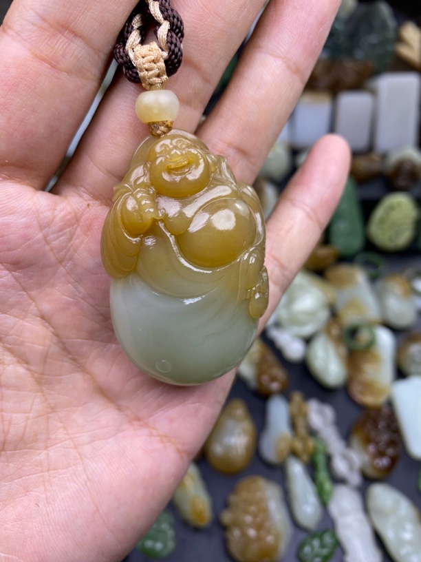 新疆和田玉且末糖白吊坠佛公