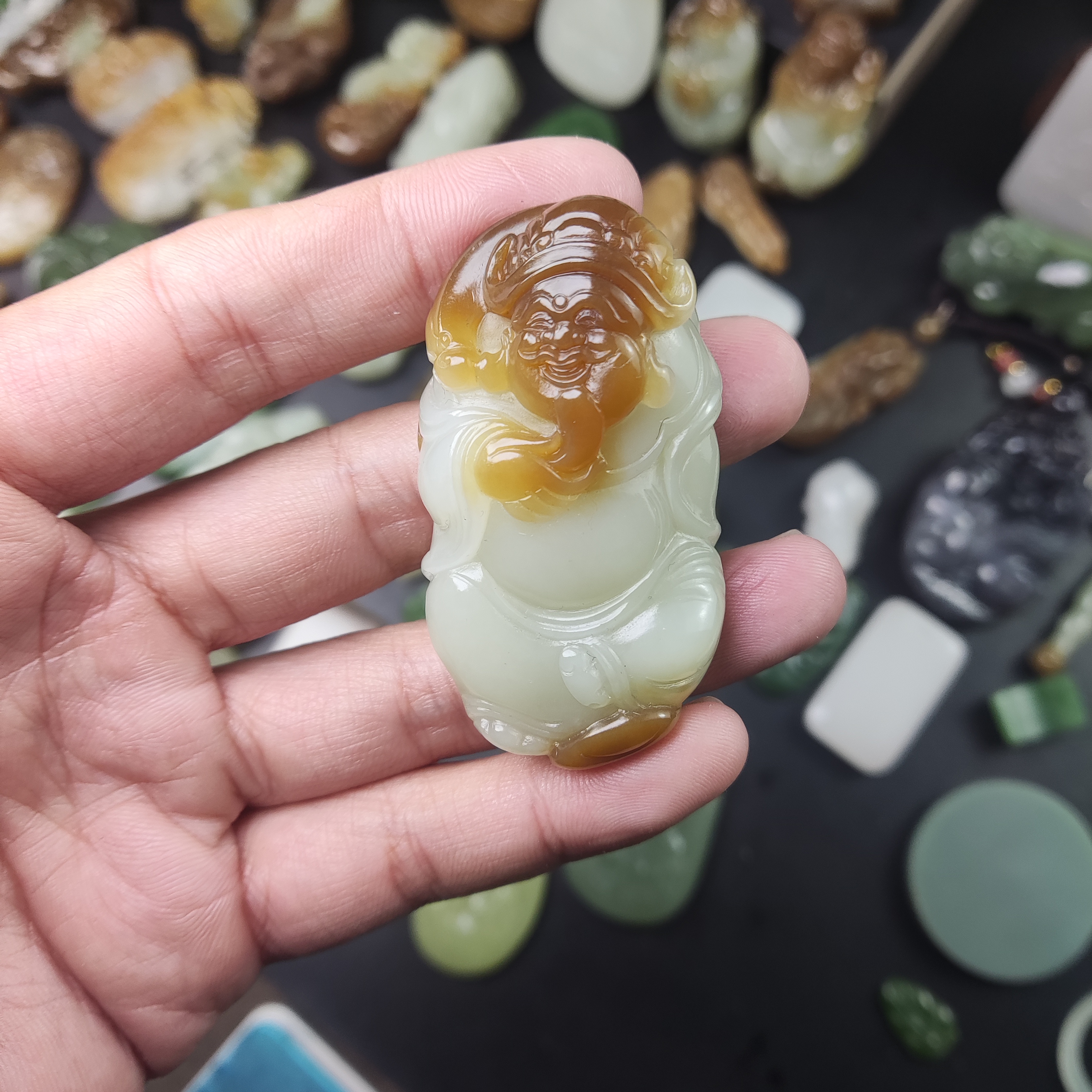 新疆和田玉且末料糖白财神吊坠