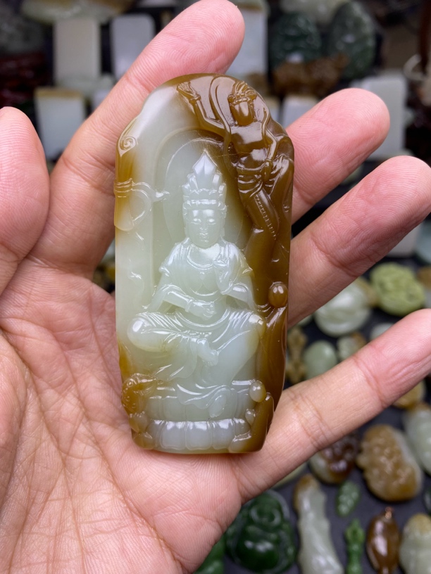 新疆和田玉且末糖白观音吊坠手把牌