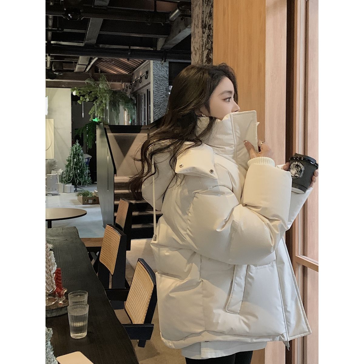 波司澄冬季新款爱心羽绒服女加厚防风保暖洋气连帽工装简约外套