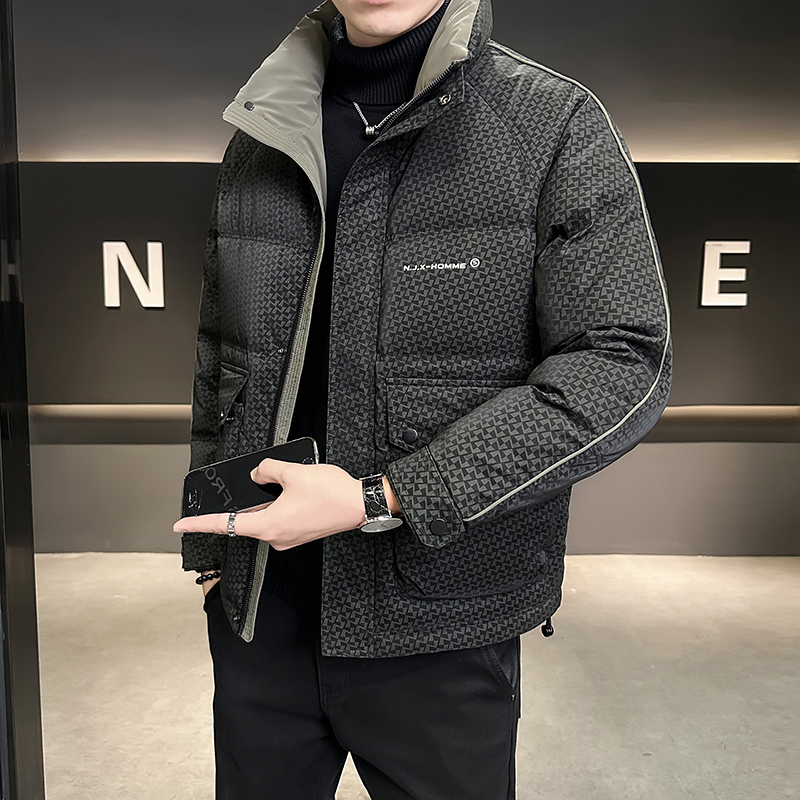冬季羽绒服男潮牌立领2024新款修身时尚印花白鸭绒外套男短款上衣