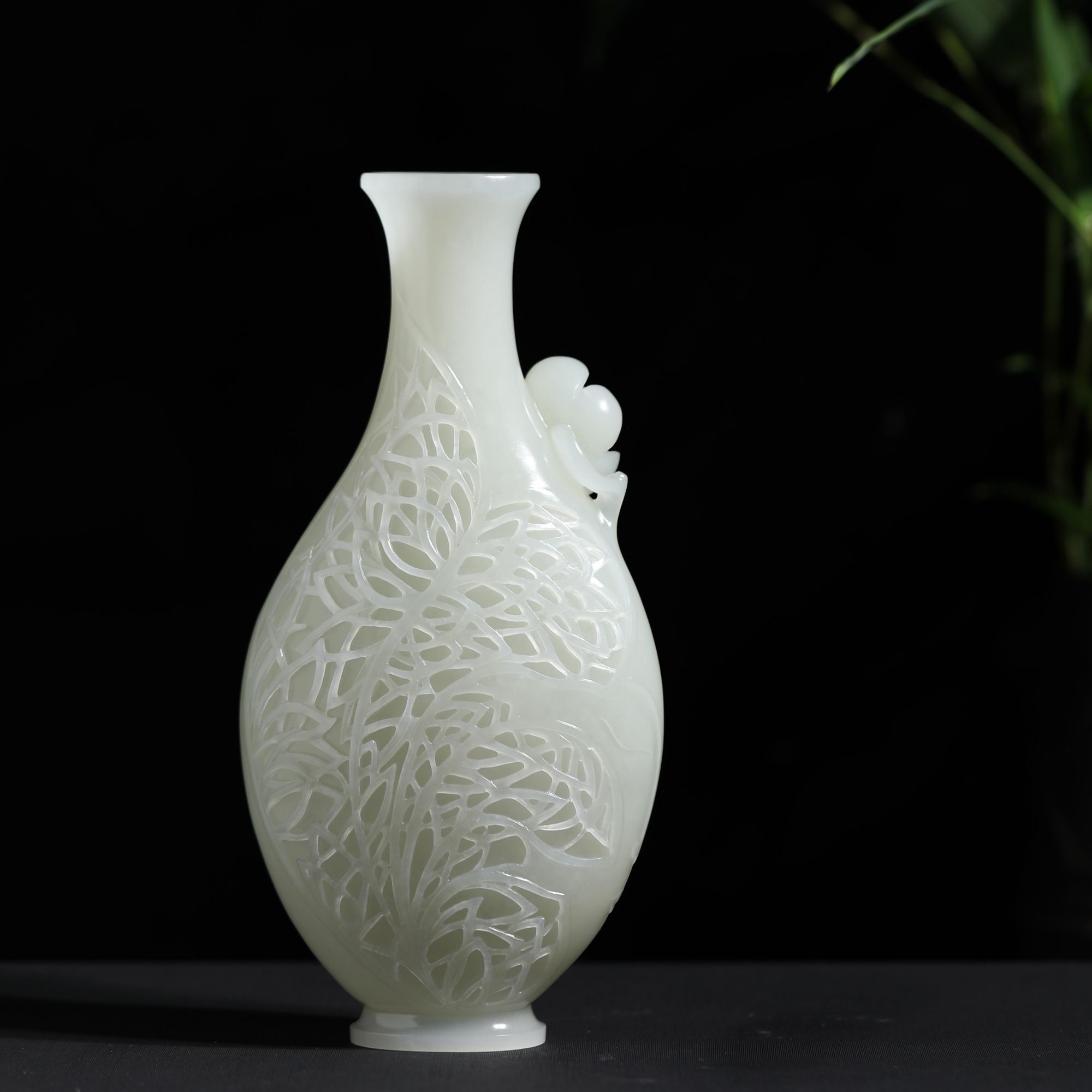 范栋强-白玉花开见佛瓶