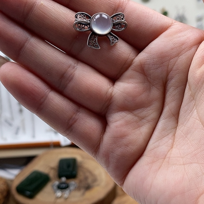 【闪购商品】蛇纹石玉耳钉银S925镶嵌?****a