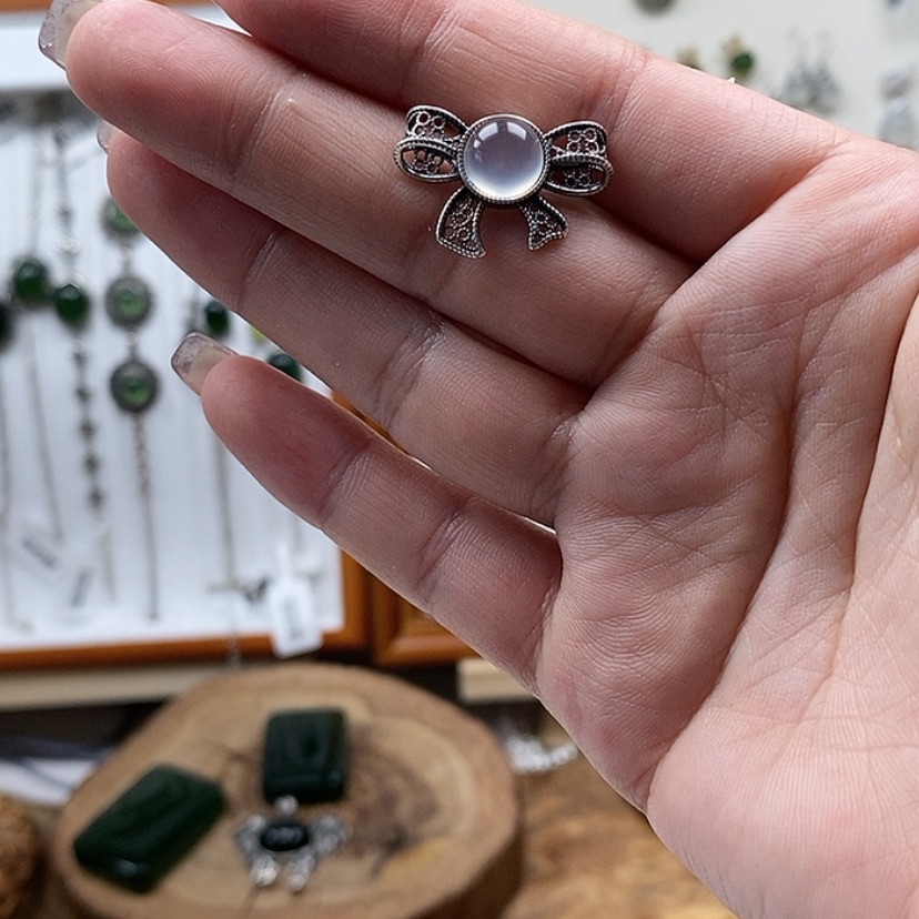 【闪购商品】蛇纹石玉耳钉银S925镶嵌?****a