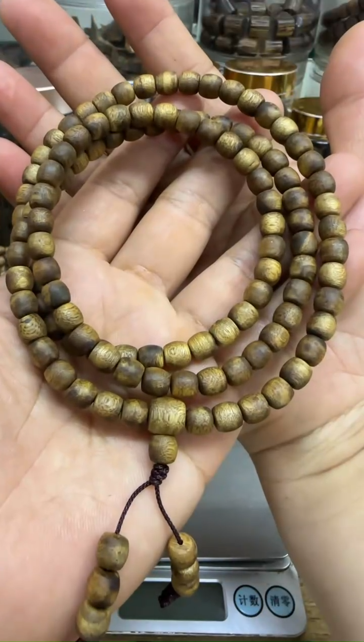【闪购商品】沉香手串莺歌绿棋股珠9分沉卡 0.6  多样性