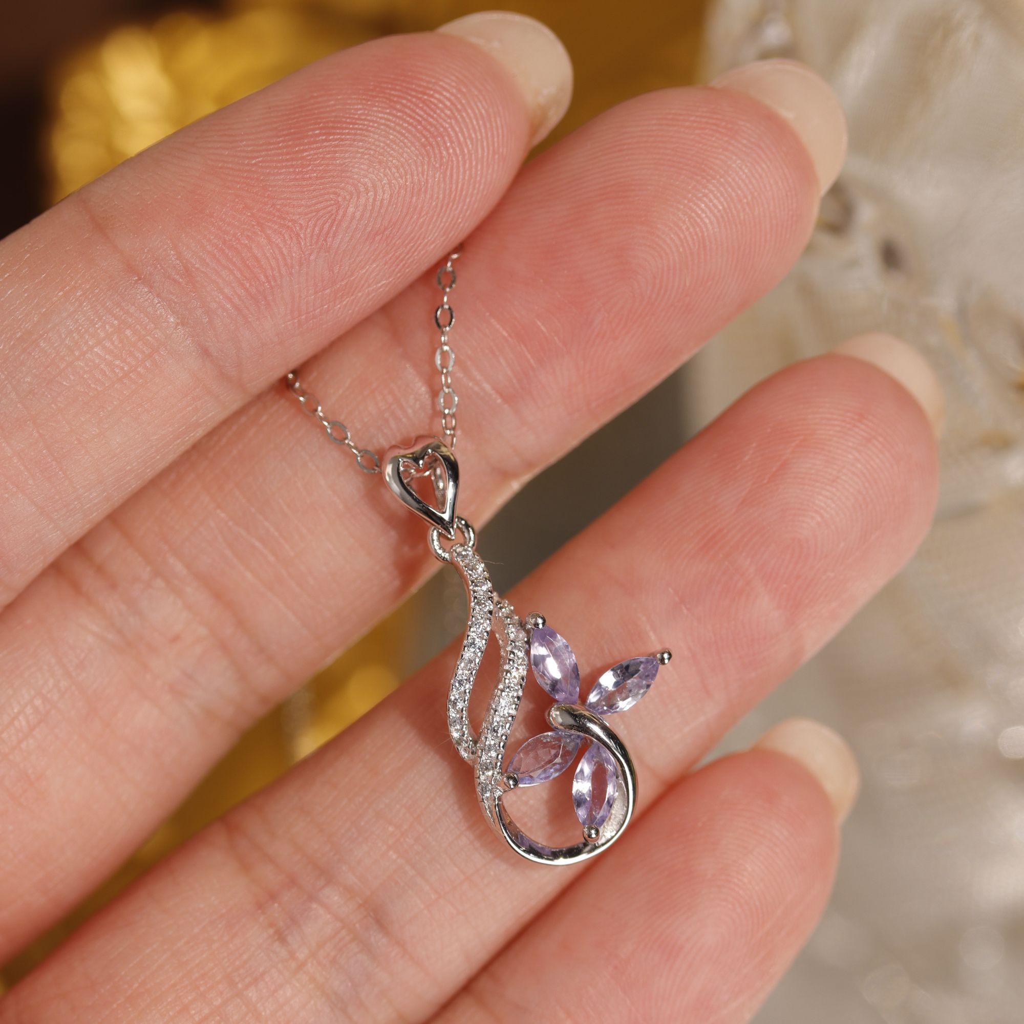 天然坦桑石吊坠通体S925银镶嵌小叶子款式（带银链子）