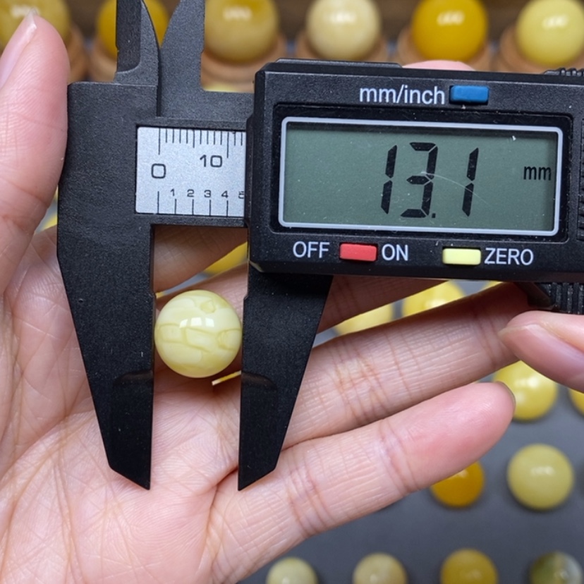 【闪购商品】琥珀裸石未镶嵌無**言