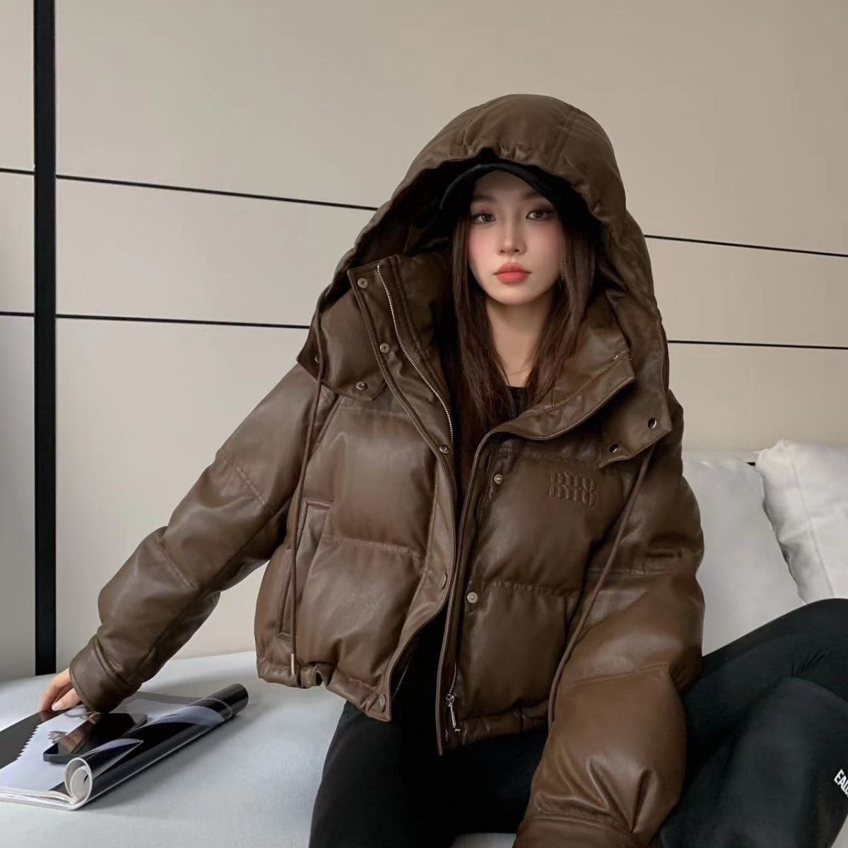 波司澄羽绒服欧货pu皮短款免洗连帽羽绒服女冬2023新款韩版加厚外