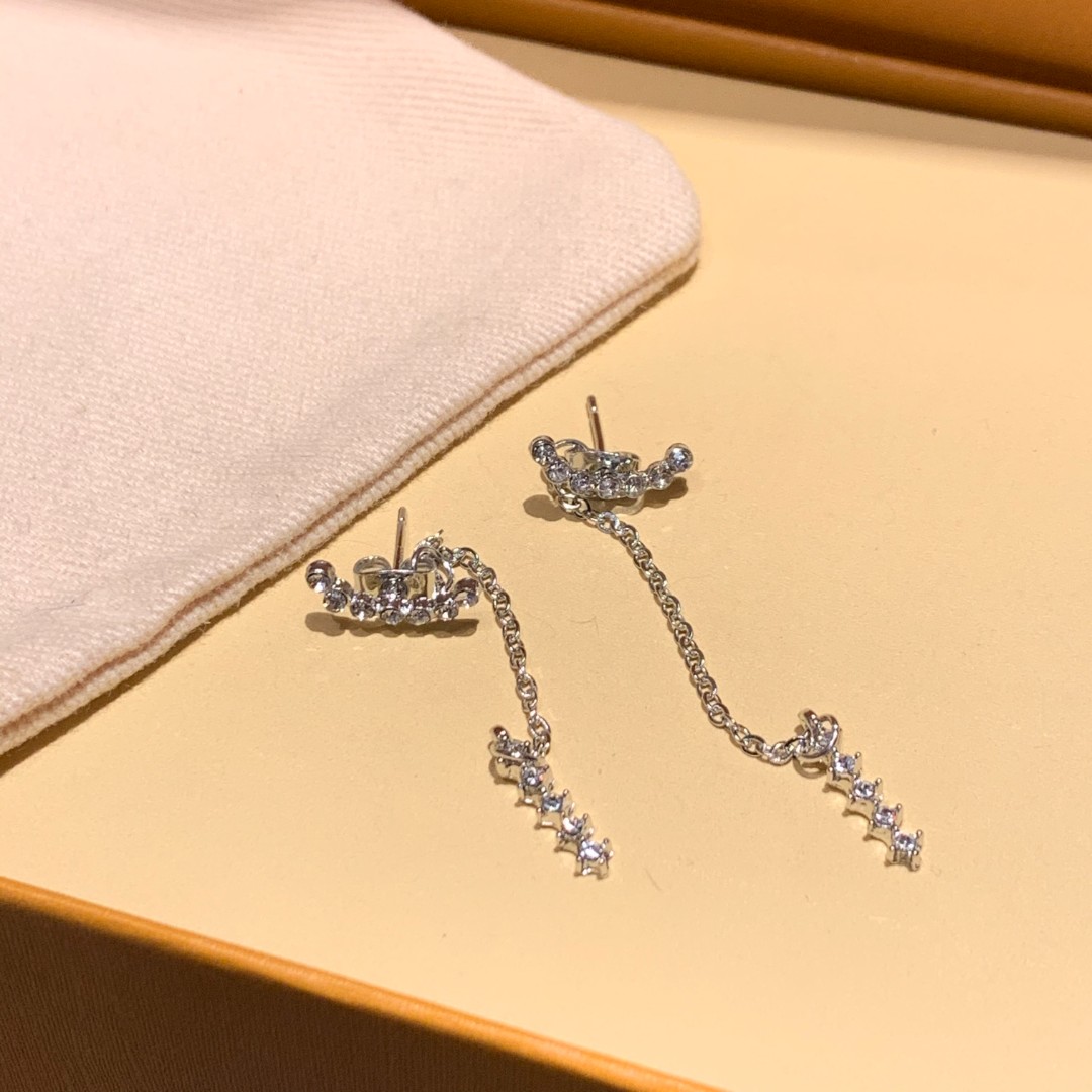 铜合金耳饰 简约气质轻奢高级感百搭微笑长款流苏耳环AA1822