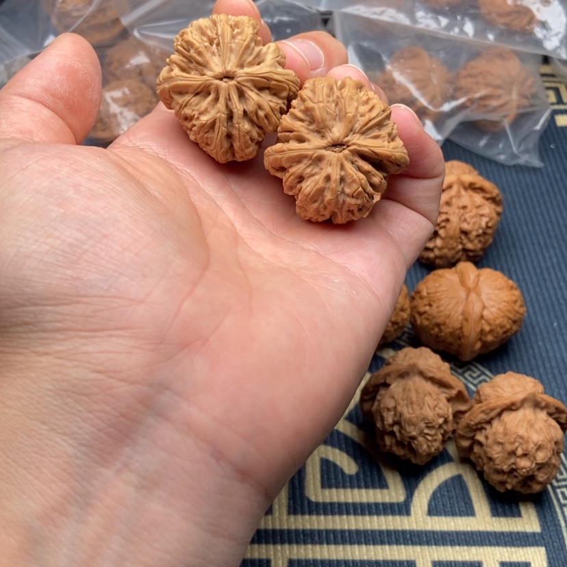 【闪购商品】文玩核桃吊坠花**.