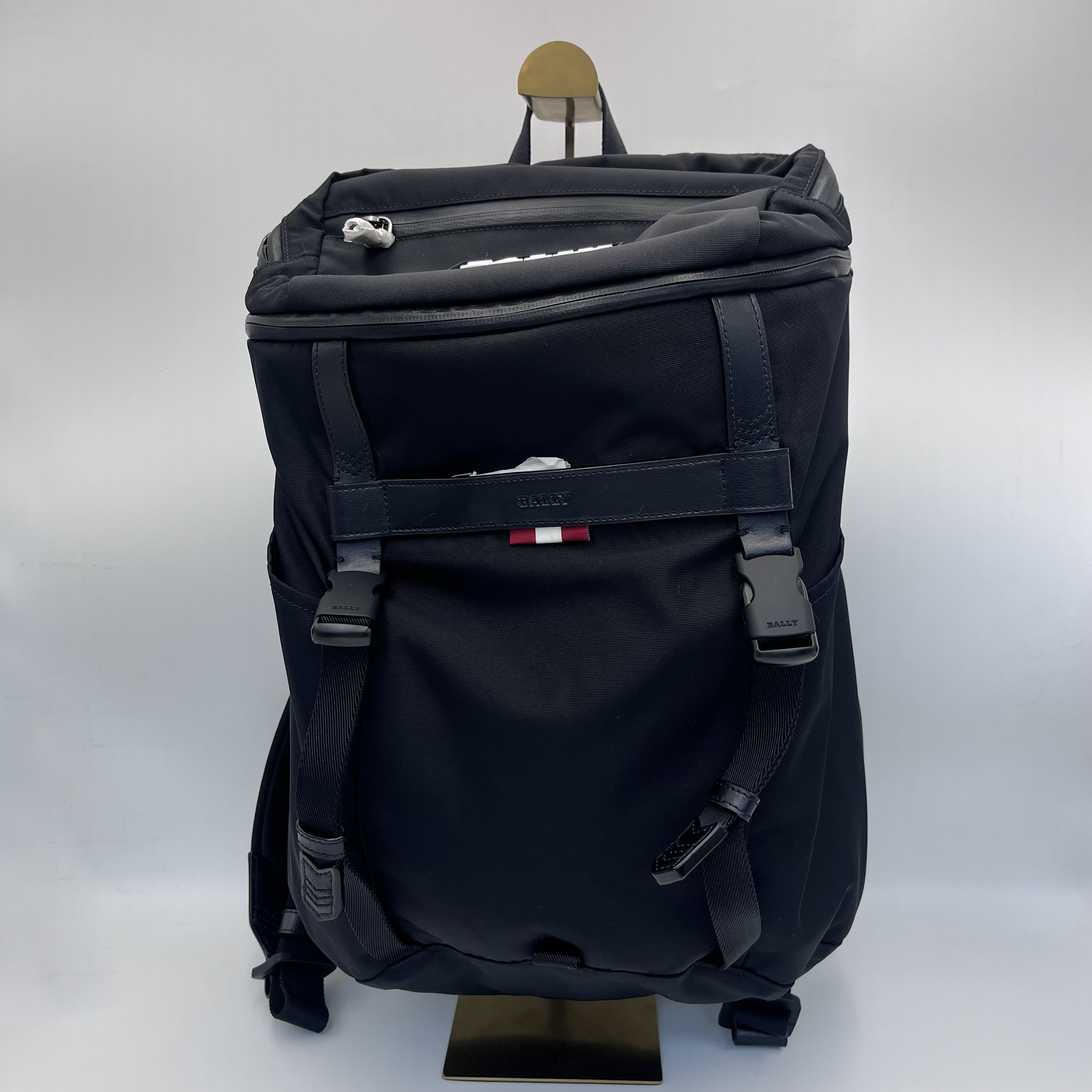 99新  未使用闲置款BALLY 巴利防水尼龙登山包双肩包 088