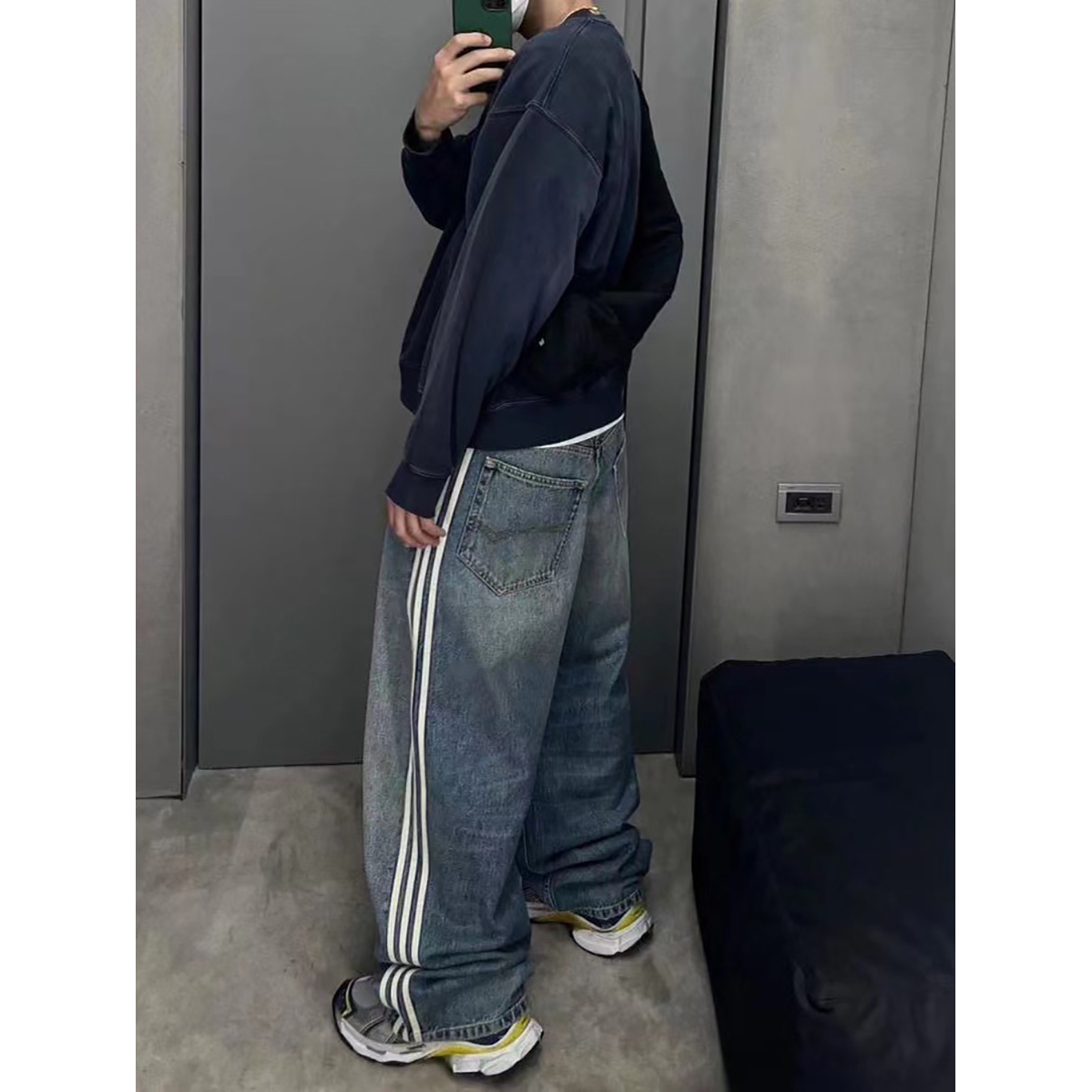 来自街头春季新款联名baggy三道杠水洗廓形蓝色阔腿直筒牛仔裤男