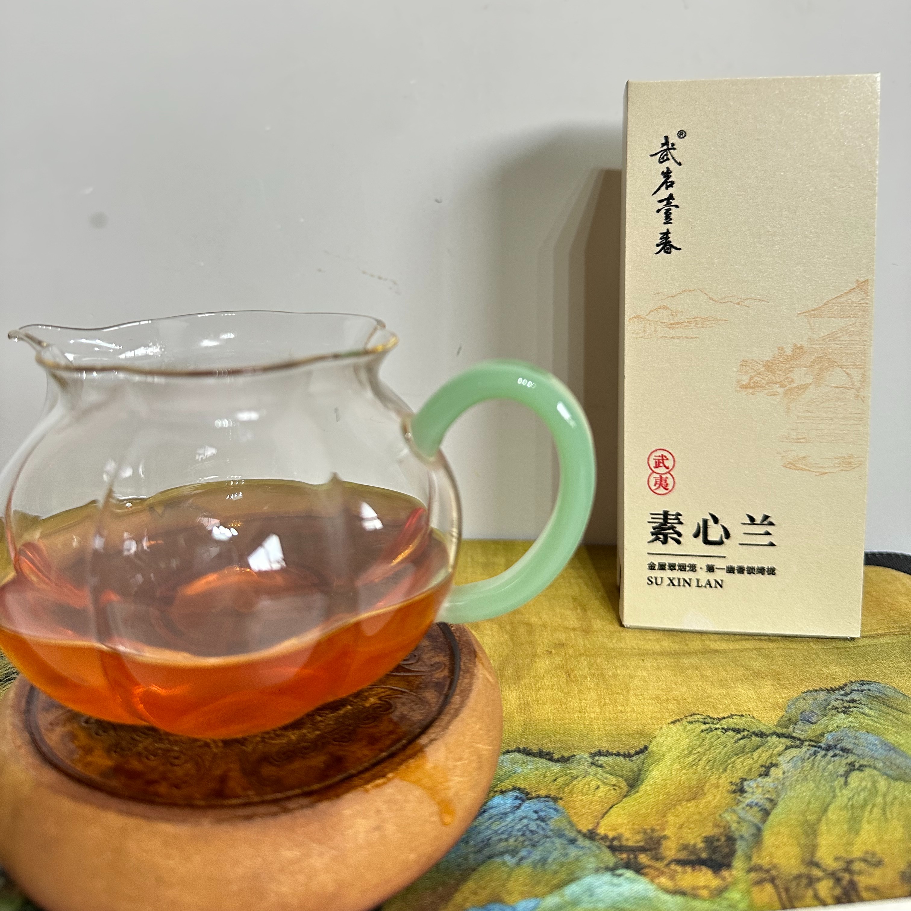武岩壹春，素心兰产自马头核心产区磊石岗上，武夷岩茶，花香明显