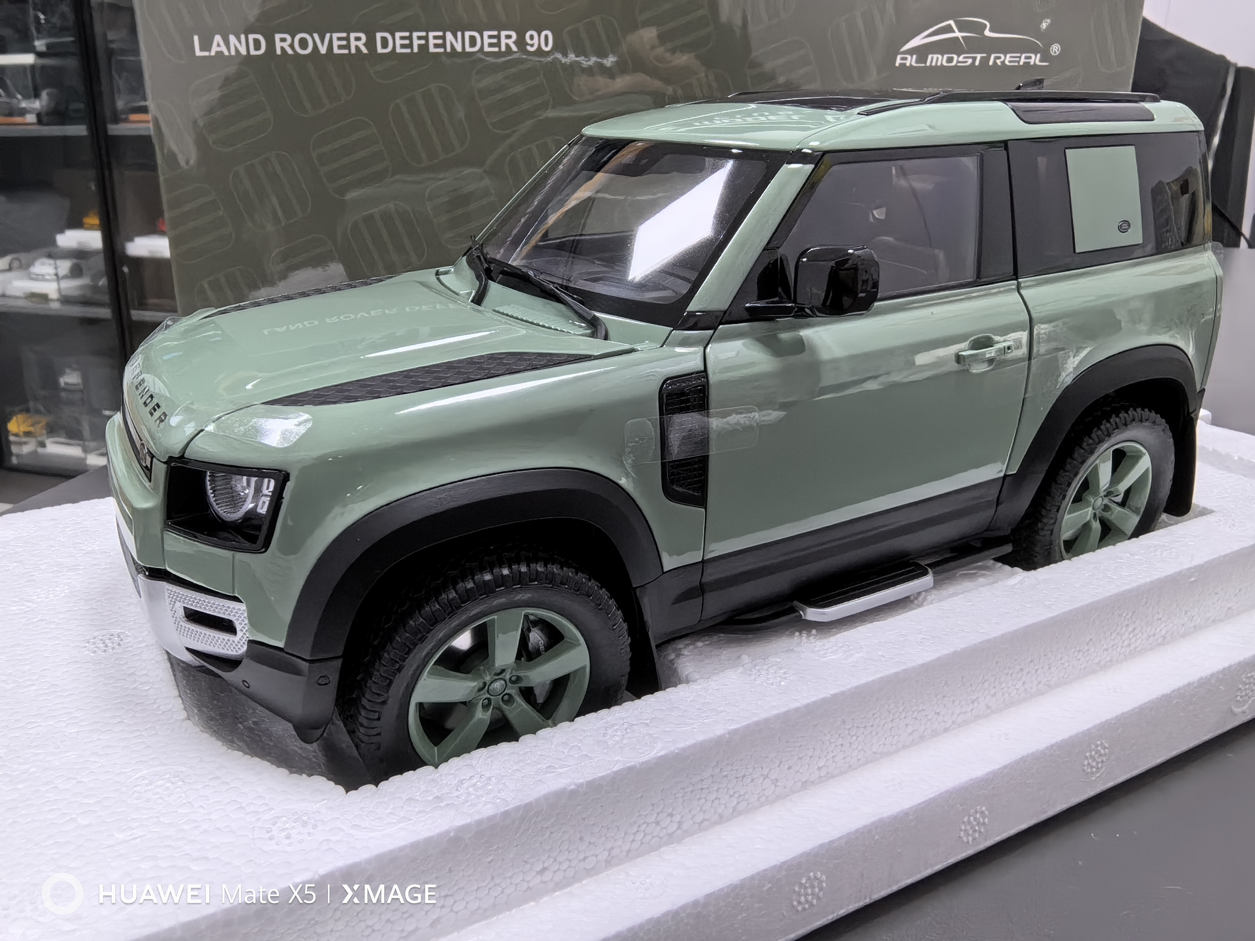 AR 2023款 路虎卫士90仿真合金金属汽车模型收藏1 18限量