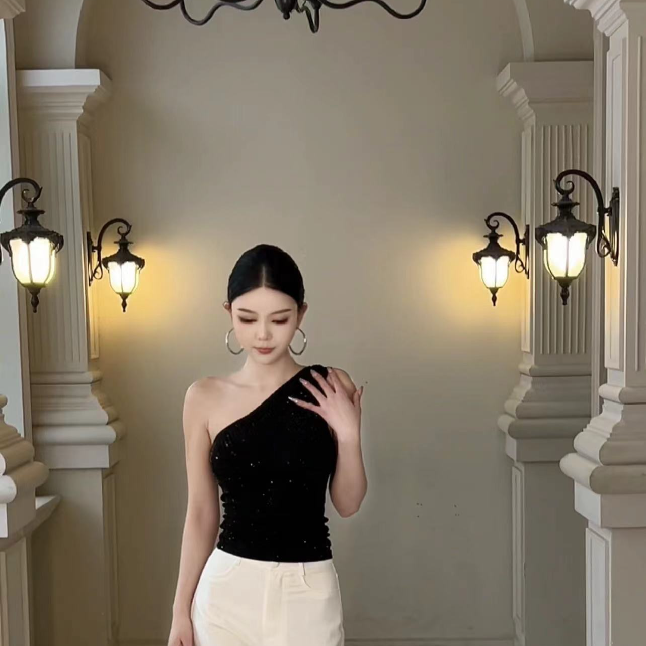 美式甜辣风斜肩亮钻吊带背心女夏外穿不规则性感辣妹短款露肩上衣