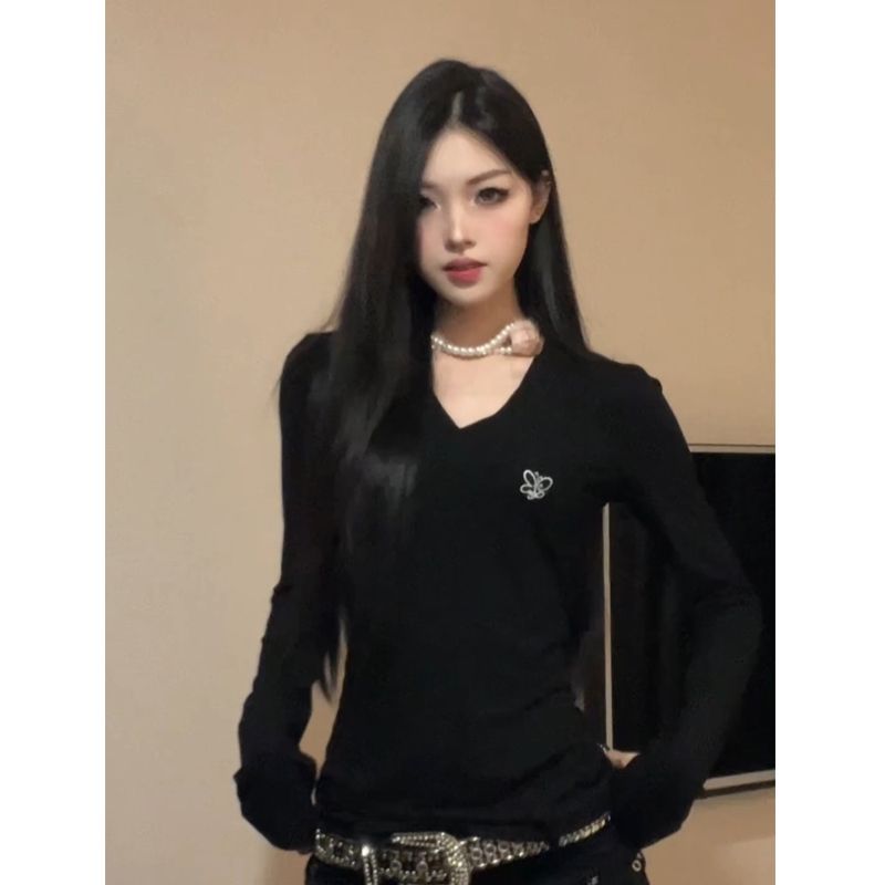 德绒黑色正肩v领印花长袖t恤女秋季小众设计感修身显瘦辣妹上衣