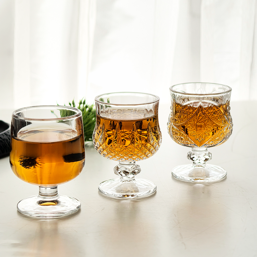 创意复古刻花玻璃杯迷你果酒杯精致高脚烈酒杯高颜值小酒杯一口杯