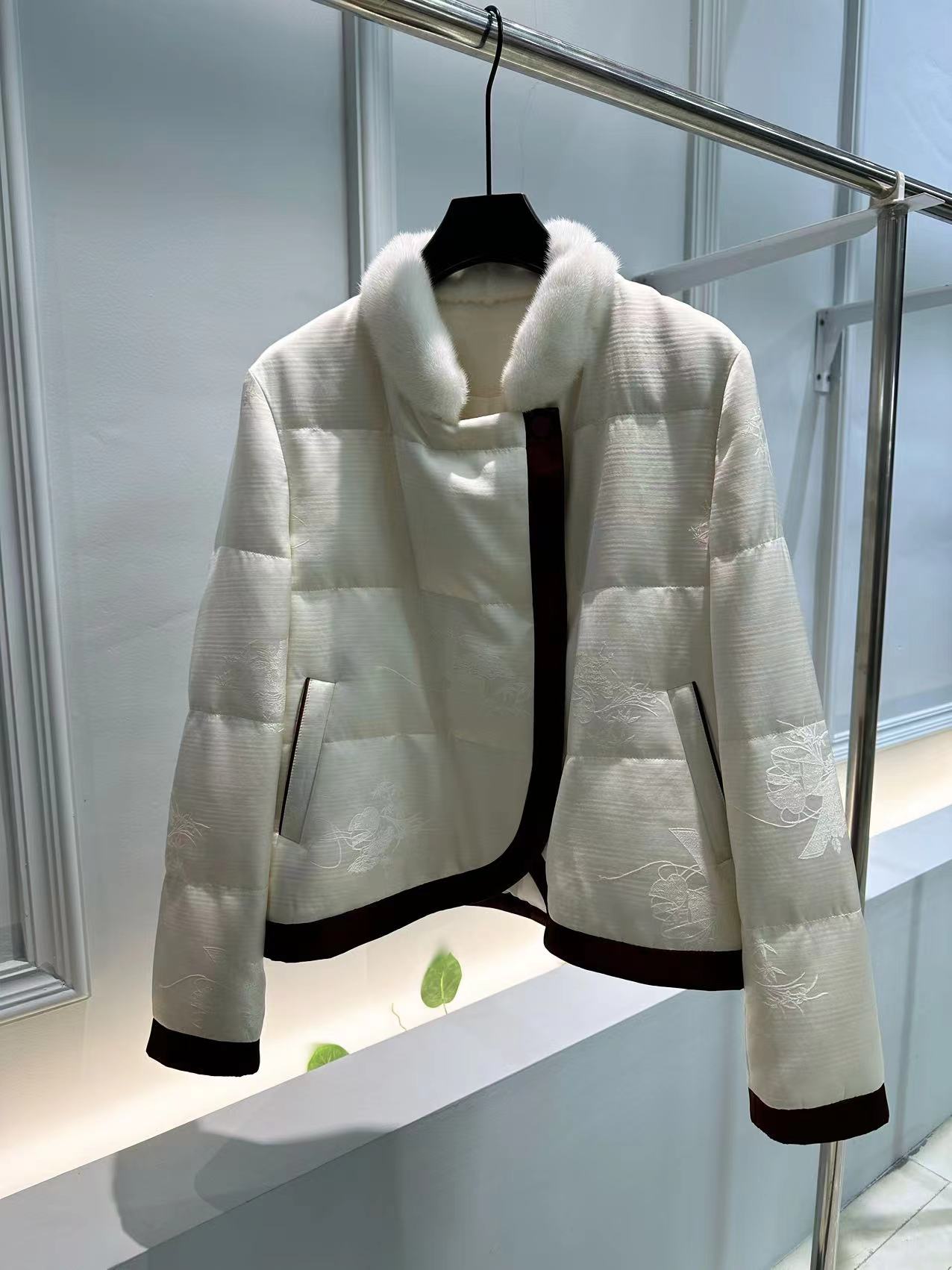 JDJ洁哥2024新轻奢鹅绒服外套DF7395