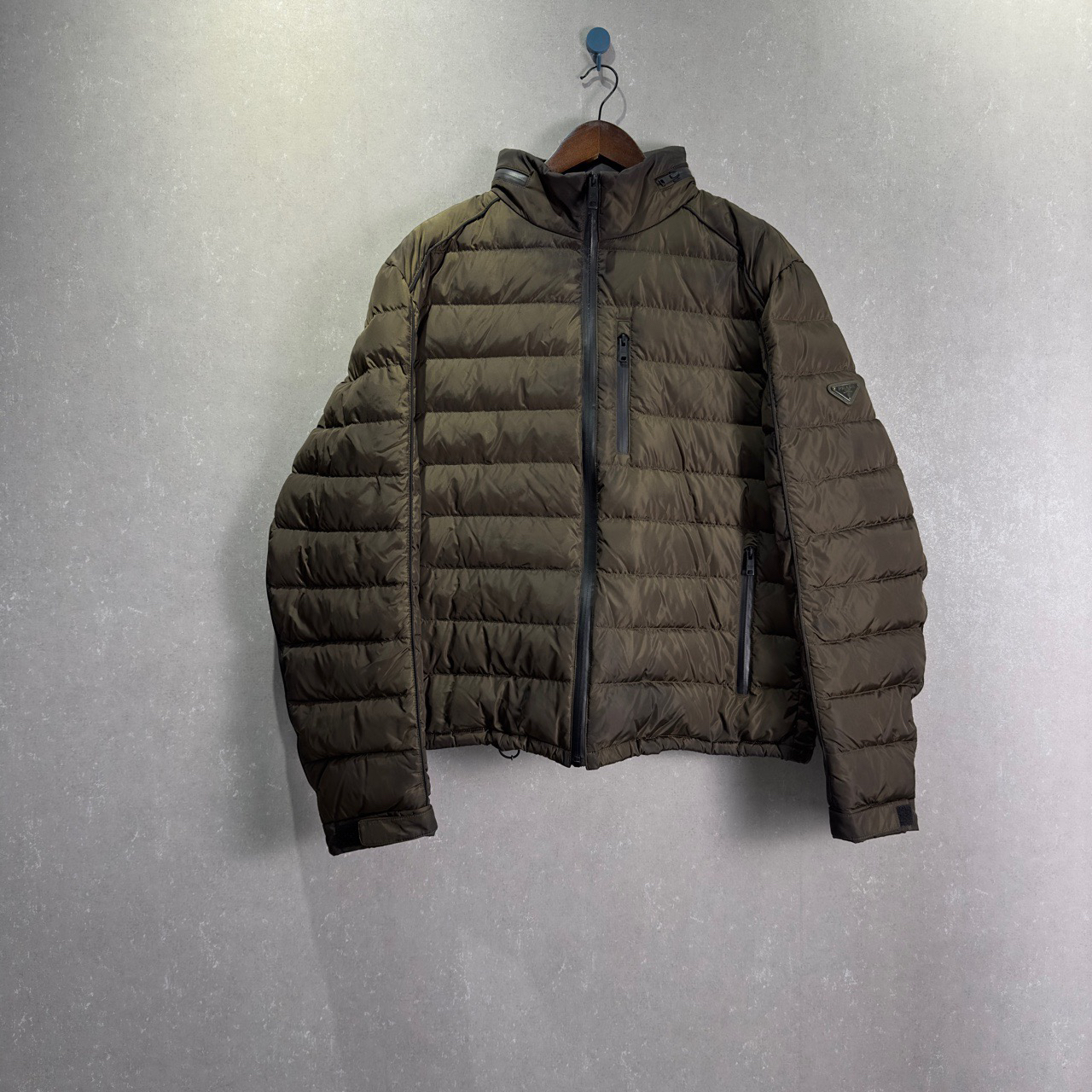 99新 Prada/普拉达 修身连帽纯色轻便长袖棉服 54码/002862