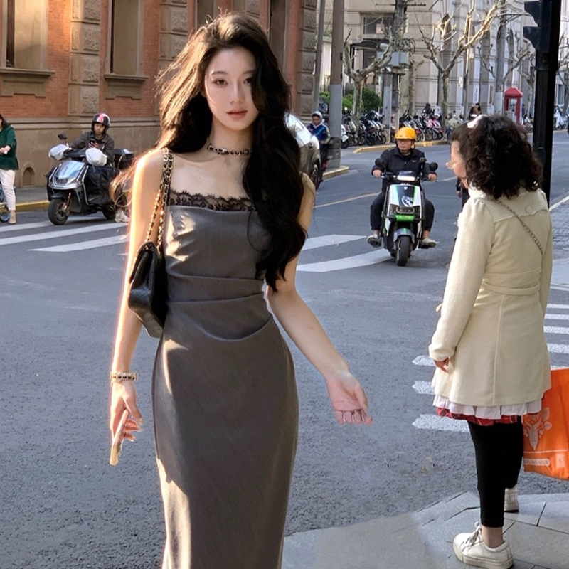 2024新款时尚不规则褶皱显瘦品质高级感侧开叉卷边袖纯欲风连衣裙