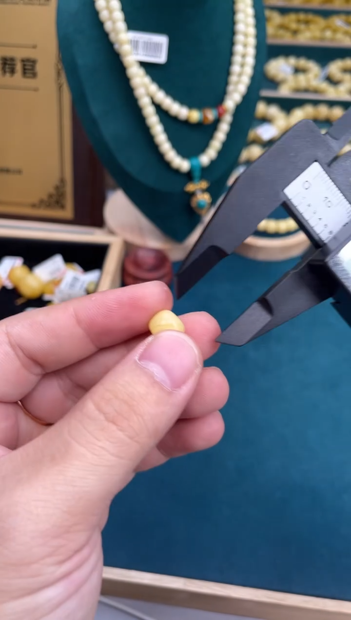 【闪购商品】琥珀裸石未镶嵌多样性发其一911